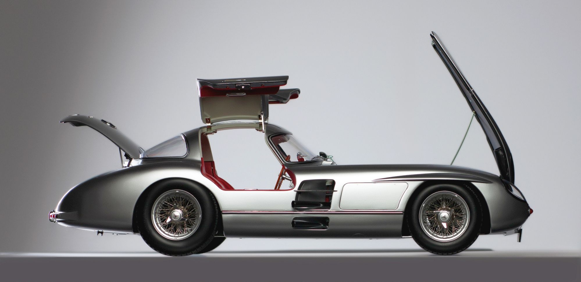 1/8 LEGRAND MERCEDES-BENZ 300 SLR ''UHLENHAUT COUPÉ'' kit 'The Red One' / Kit RED LE105