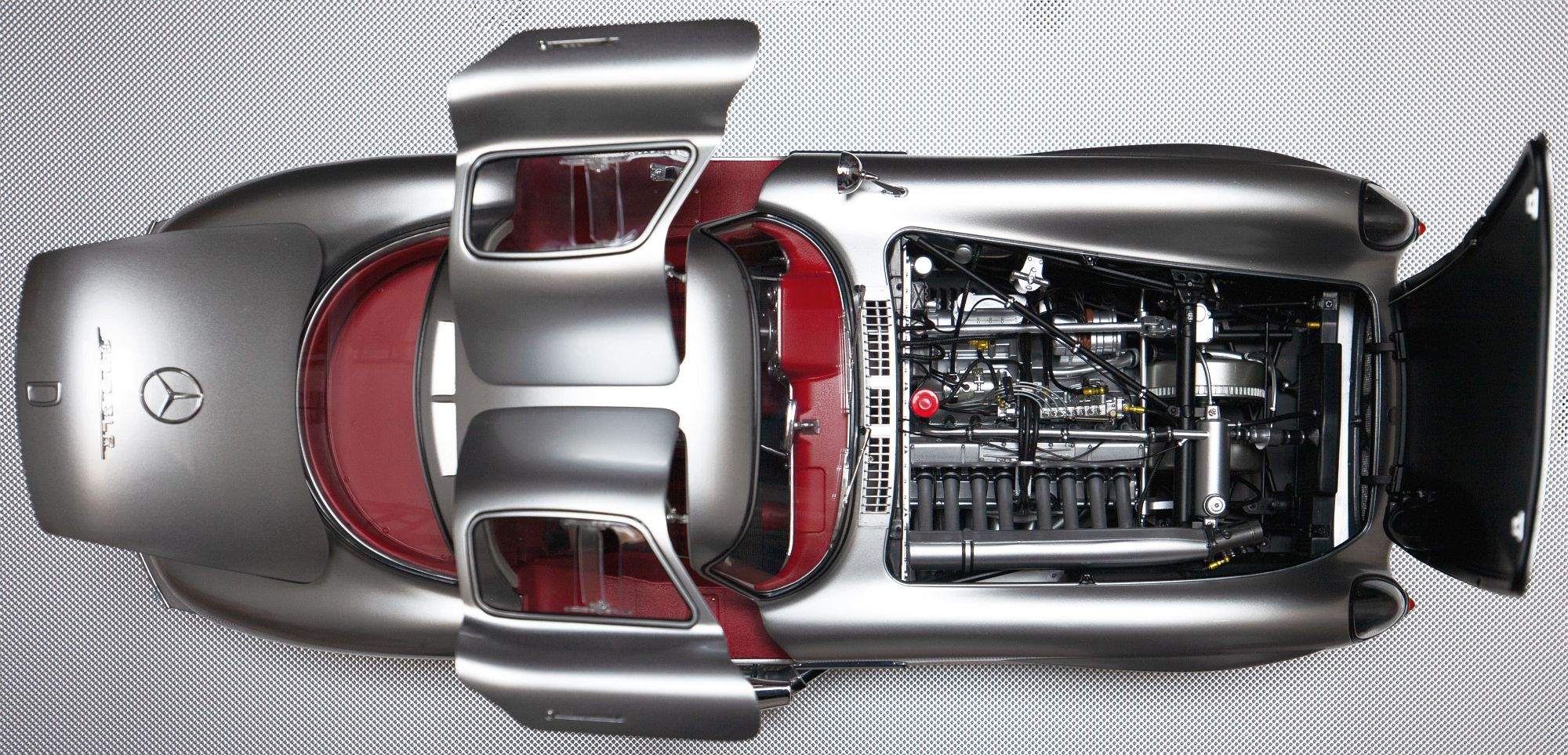 1/8 LEGRAND MERCEDES-BENZ 300 SLR ''UHLENHAUT COUPÉ'' kit 'The Red One' / Kit RED LE105