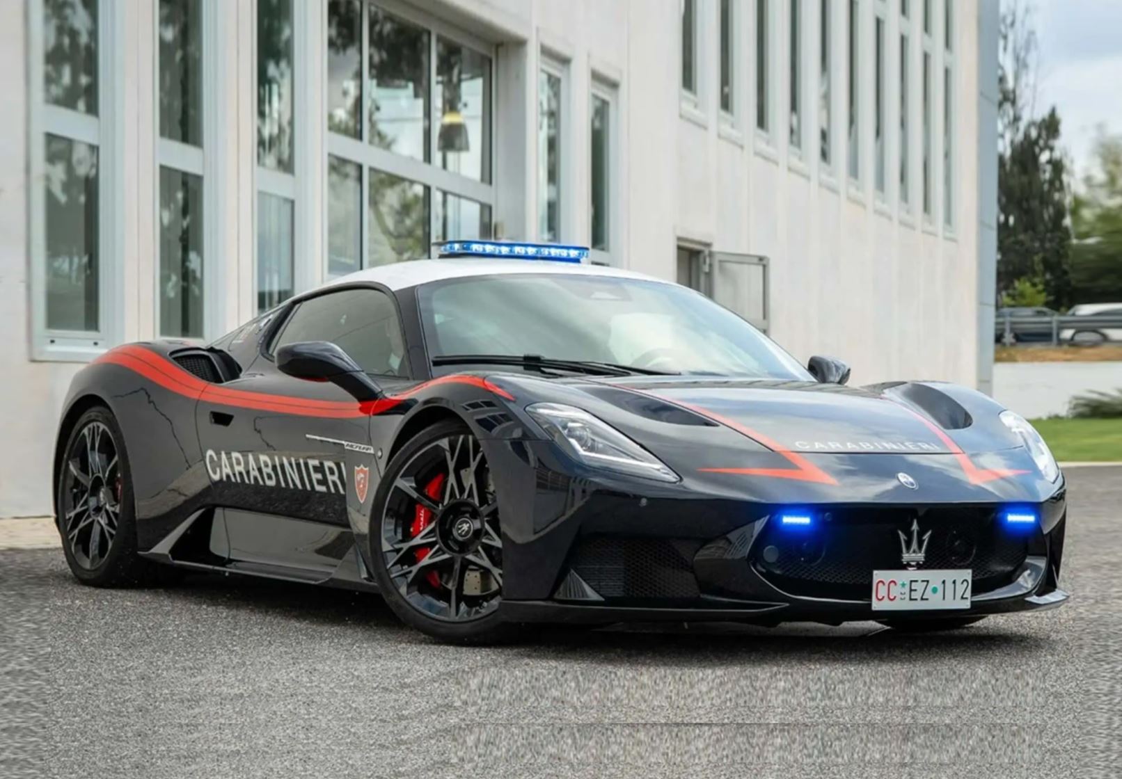 1/18 Maserati MC Pura Carabinieri with Display Case P18279CAR
