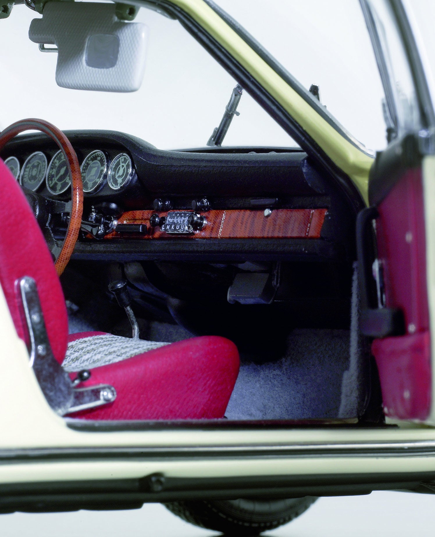 Porsche 901 Coupe champagner gelb CMC M-067A