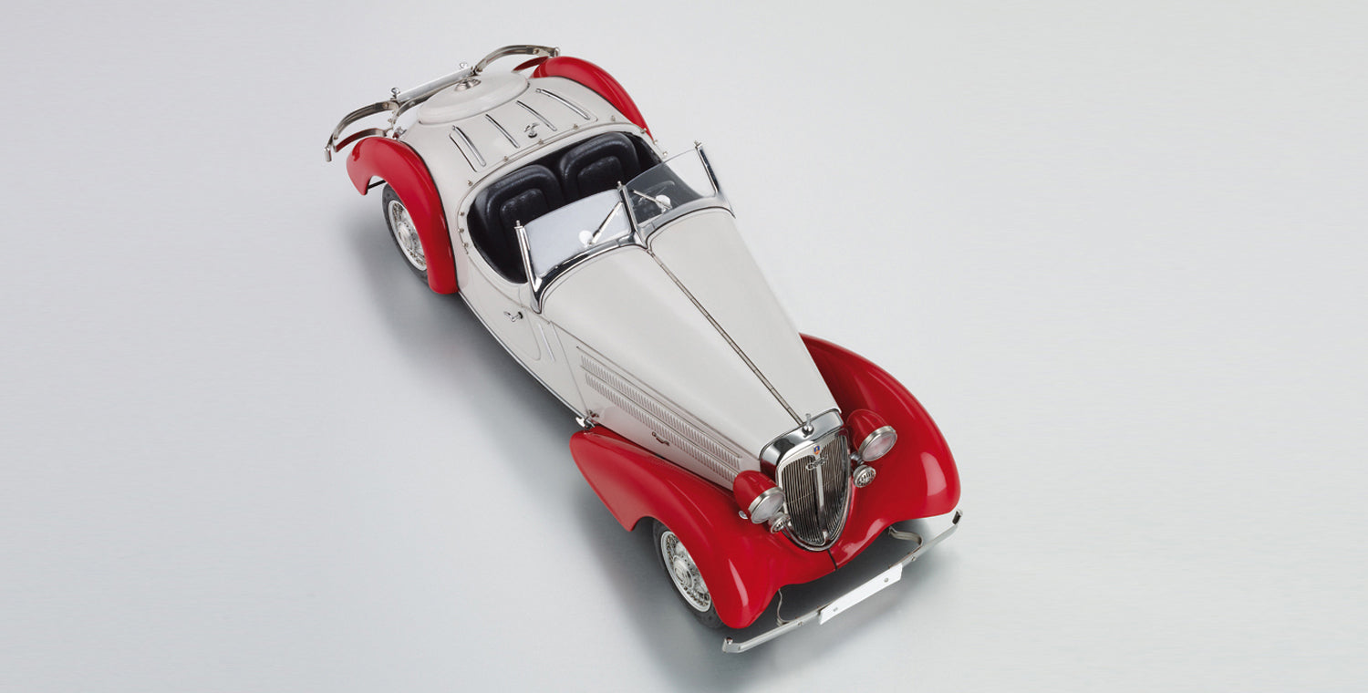 1/18 Audi Front 225 Roadster Red/White #1257/4000 CMC M-075C -pre-owned