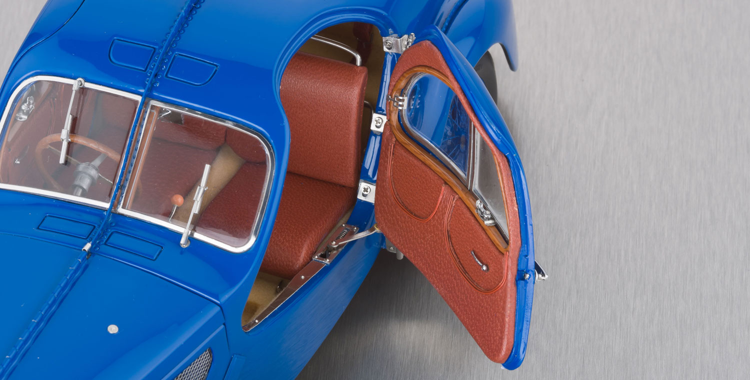 1/18 Bugatti Typ 57 SC Atlantic blau R.B. Pope CMC M-083