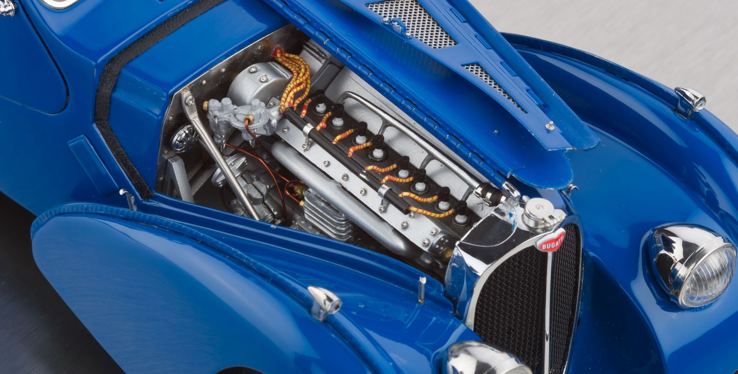 1/18 Bugatti Typ 57 SC Atlantic blau R.B. Pope CMC M-083