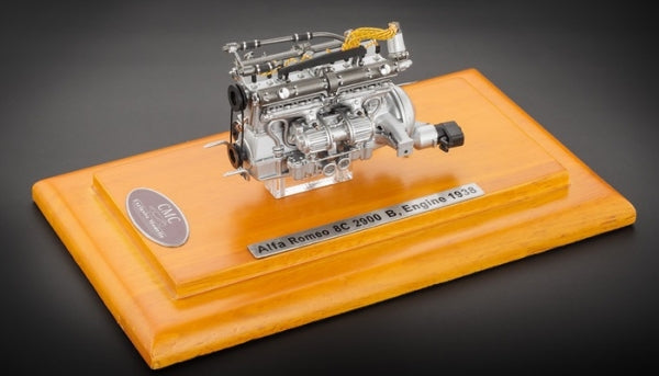 1/18 Alfa Romeo 8C 2900B, engine with showcase CMC M-131 -pre-owned- TS678