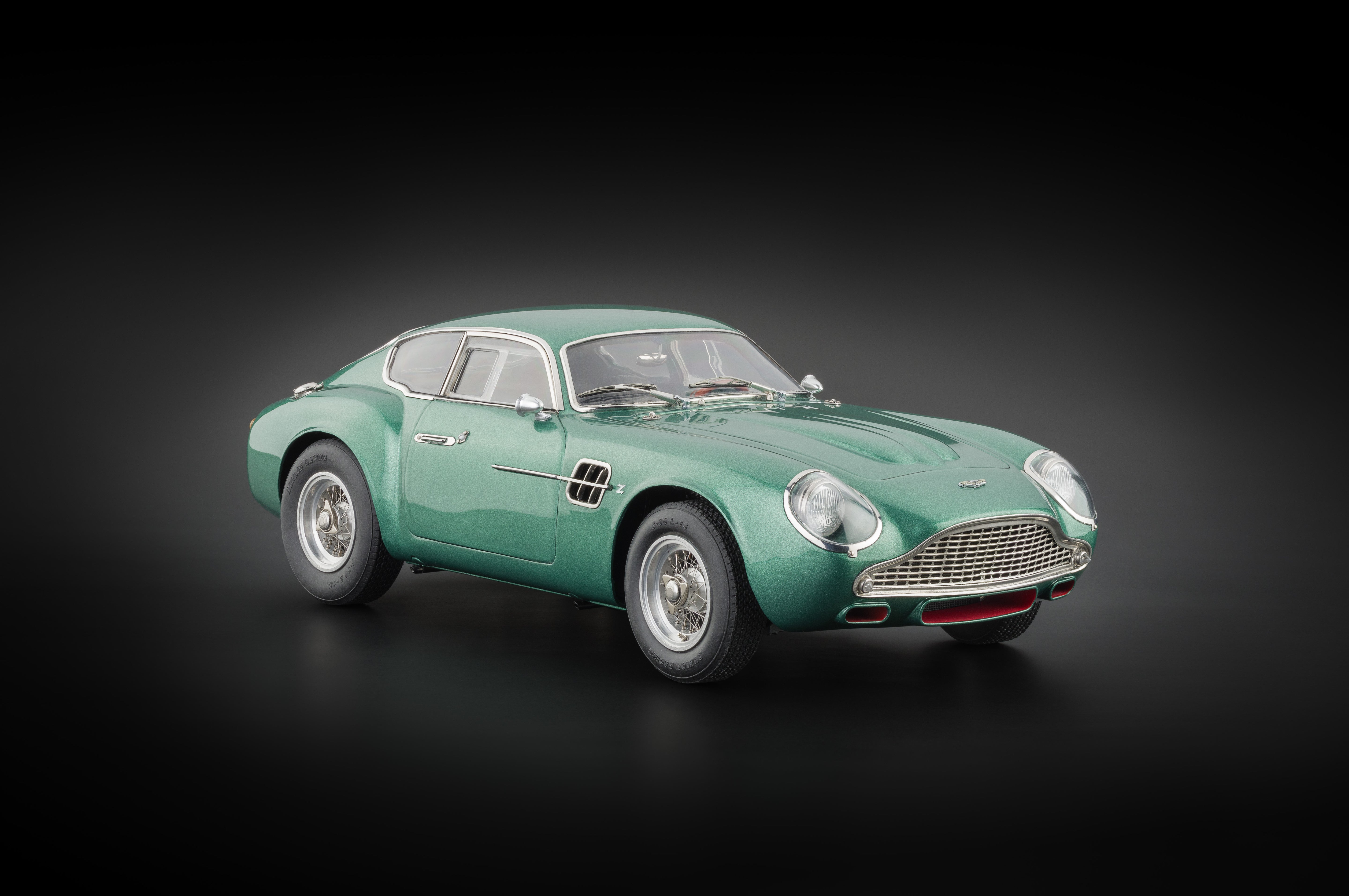 Aston Martin DB4 GT Zagato CMC M-132 -pre-owned