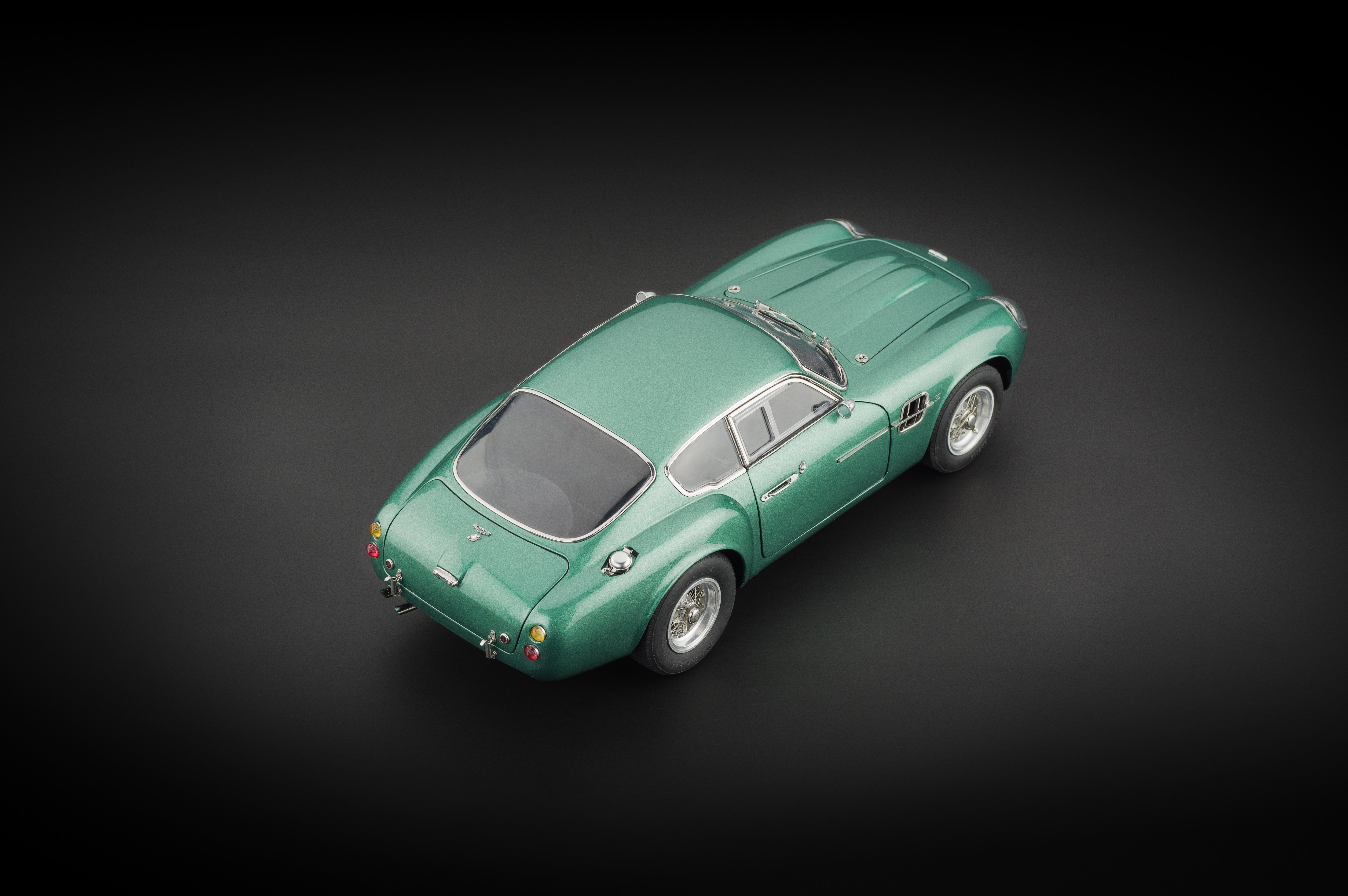 Aston Martin DB4 GT Zagato CMC M-132 -pre-owned