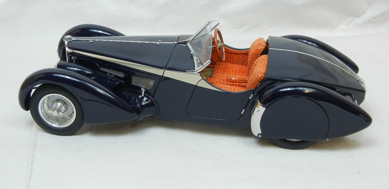 1/18 Bugatti 57 SC Corsica Award Winning Version CMC M-136 Limited Edition 3000 pieces