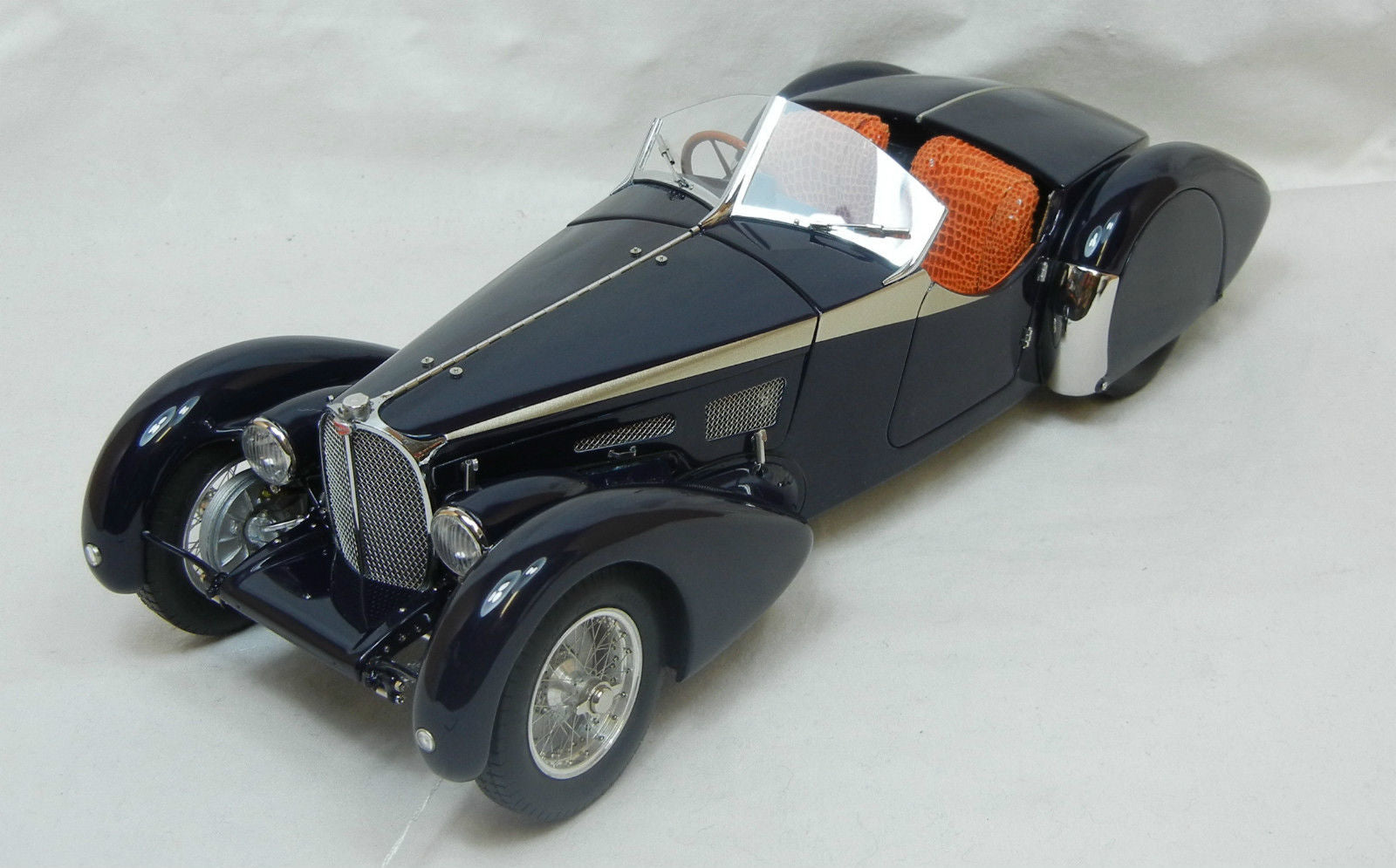 1/18 Bugatti 57 SC Corsica Award Winning Version CMC M-136 Limited Edition 3000 pieces