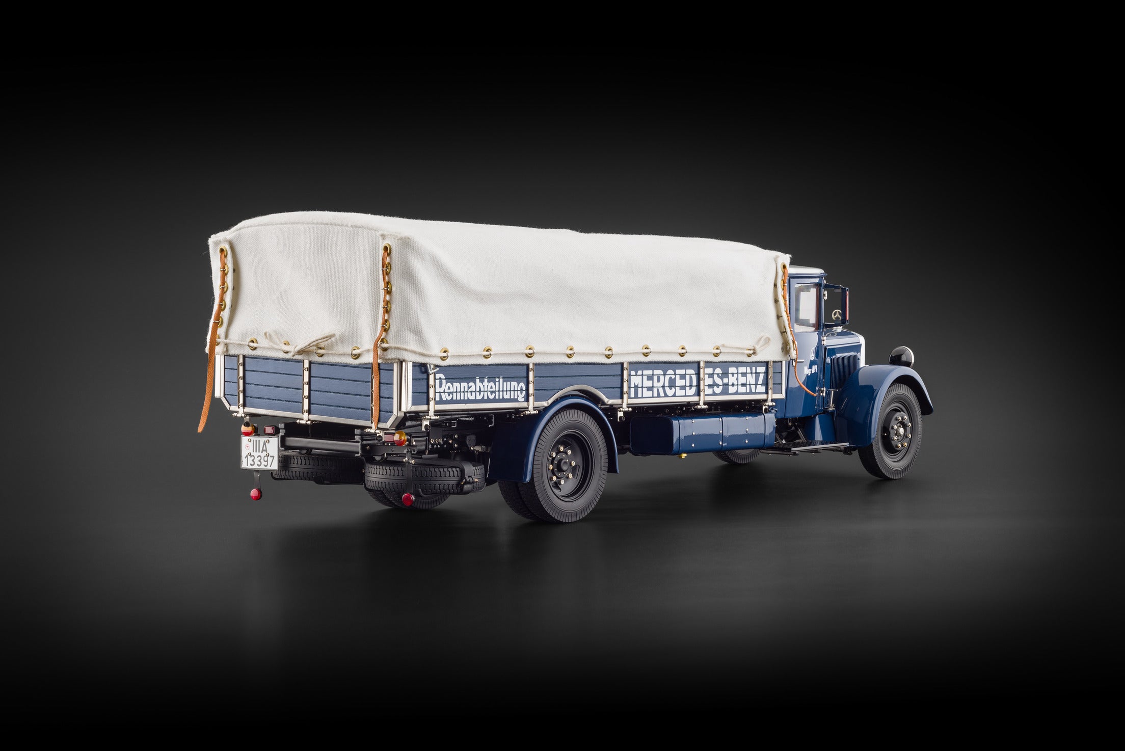 1/18 Mercedes-Benz LKW Race Transporter LO 2750 Car #1 #0125 CMC M-144 - pre-owned