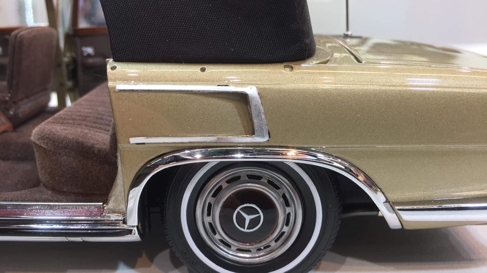 Mercedes-Benz 600 Pullman Landaulet beige/braun mit funktionsfähigem Verdeck CMC M-217