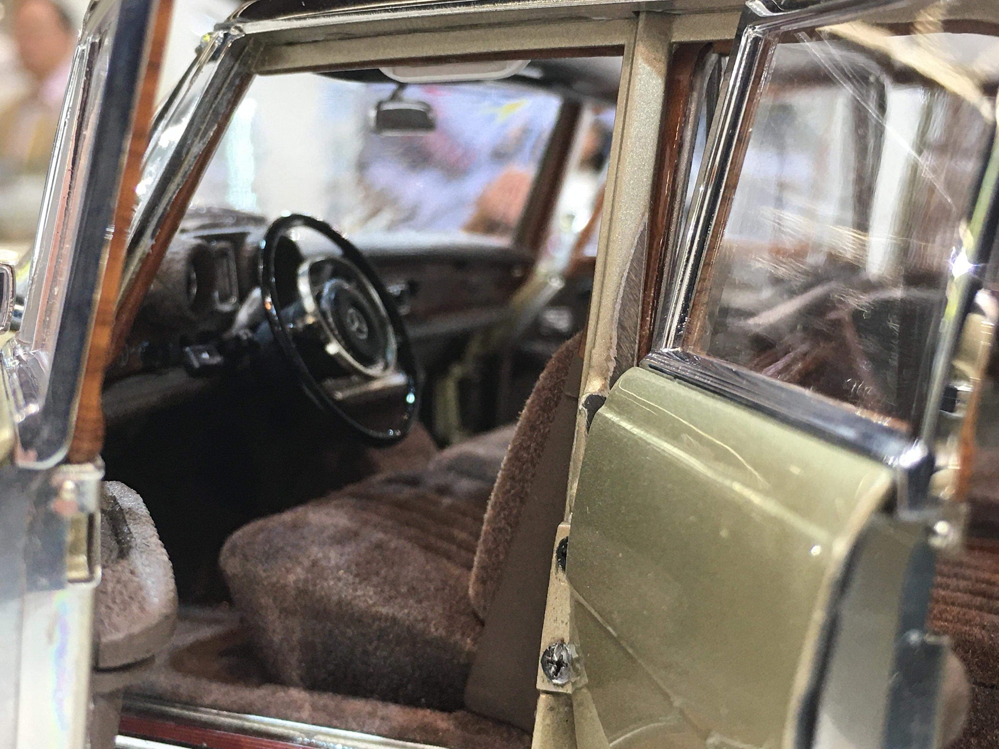 Mercedes-Benz 600 Pullman Landaulet beige/braun mit funktionsfähigem Verdeck CMC M-217