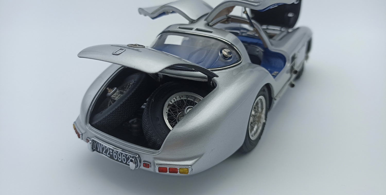 Mercedes-Benz 300 SLR Coupe 1955 Blaues Interieur CMC M-243