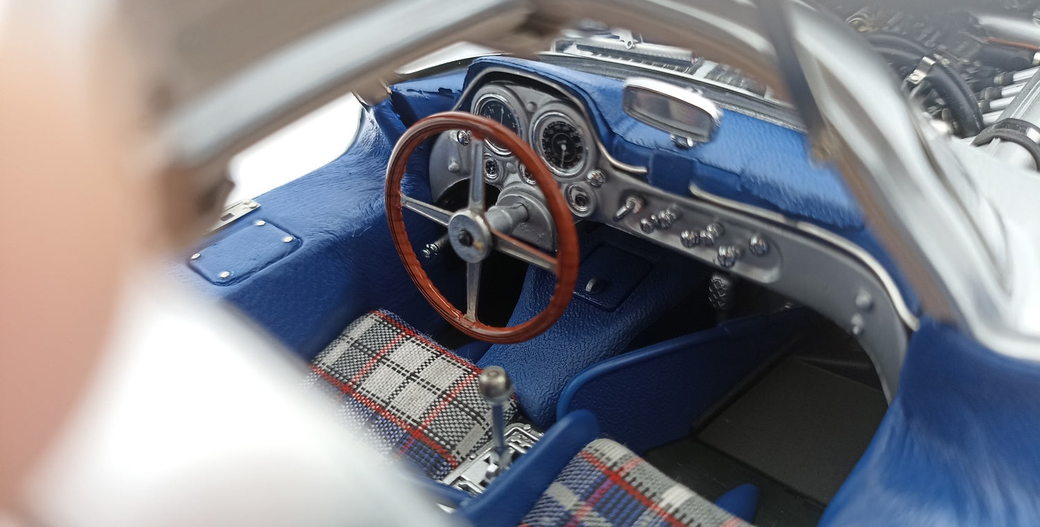 1:18 Mercedes-Benz 300 SLR Coupe Blaues Interieur mit Figur 1955 CMC M-246 LE 500
