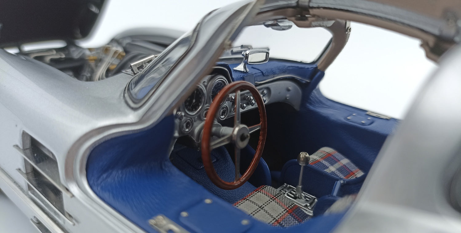 1:18 Mercedes-Benz 300 SLR Coupe Blaues Interieur mit Figur 1955 CMC M-246 LE 500