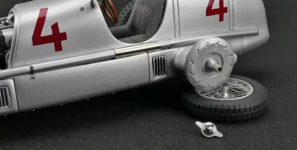 1/18 Mercedes-Benz W25 #4 Fagioli CMC M-104 NEU