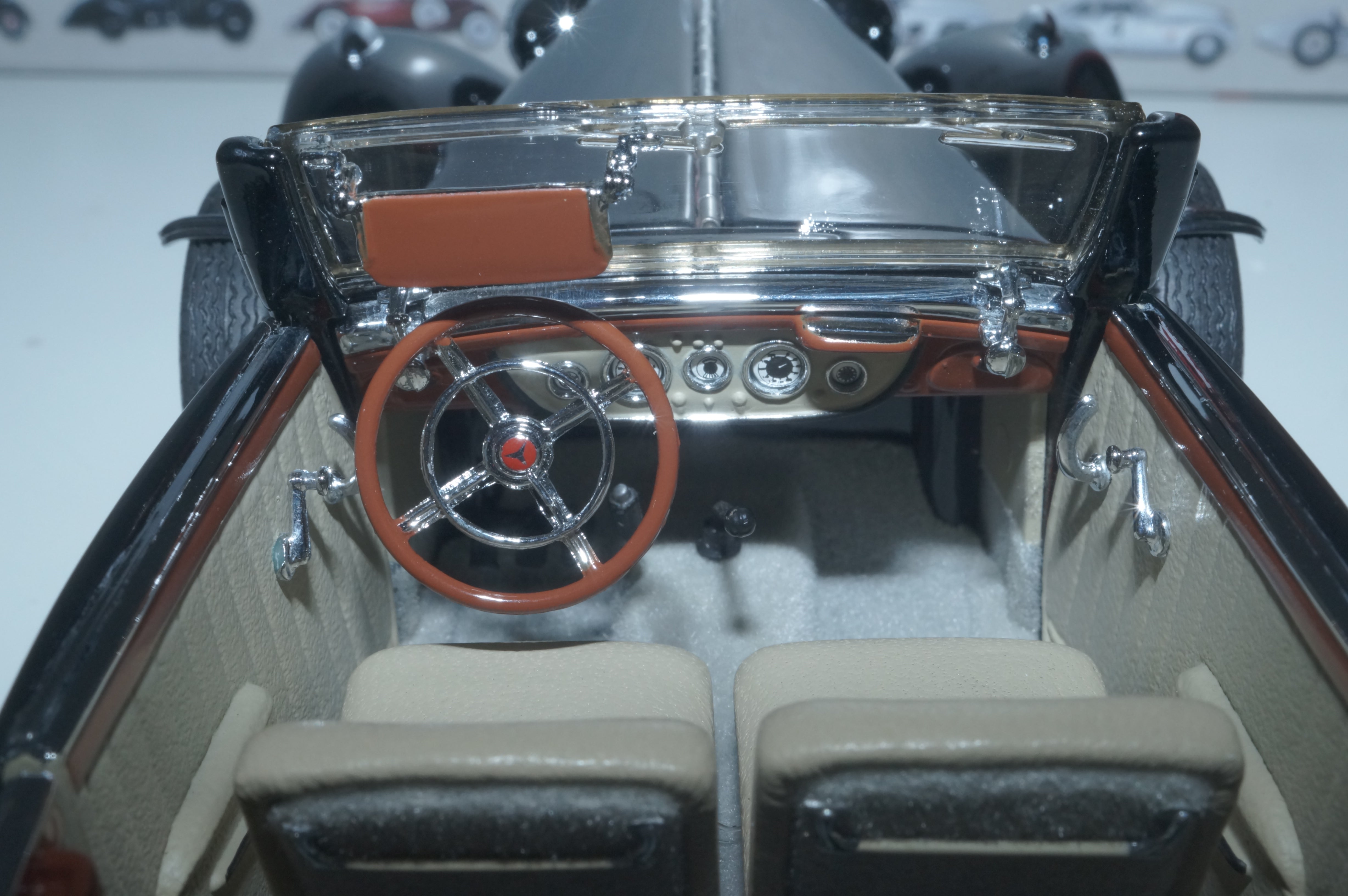 Mercedes-Benz 540K Cabriolet B rot/schwarz CMC M-003R 1/24