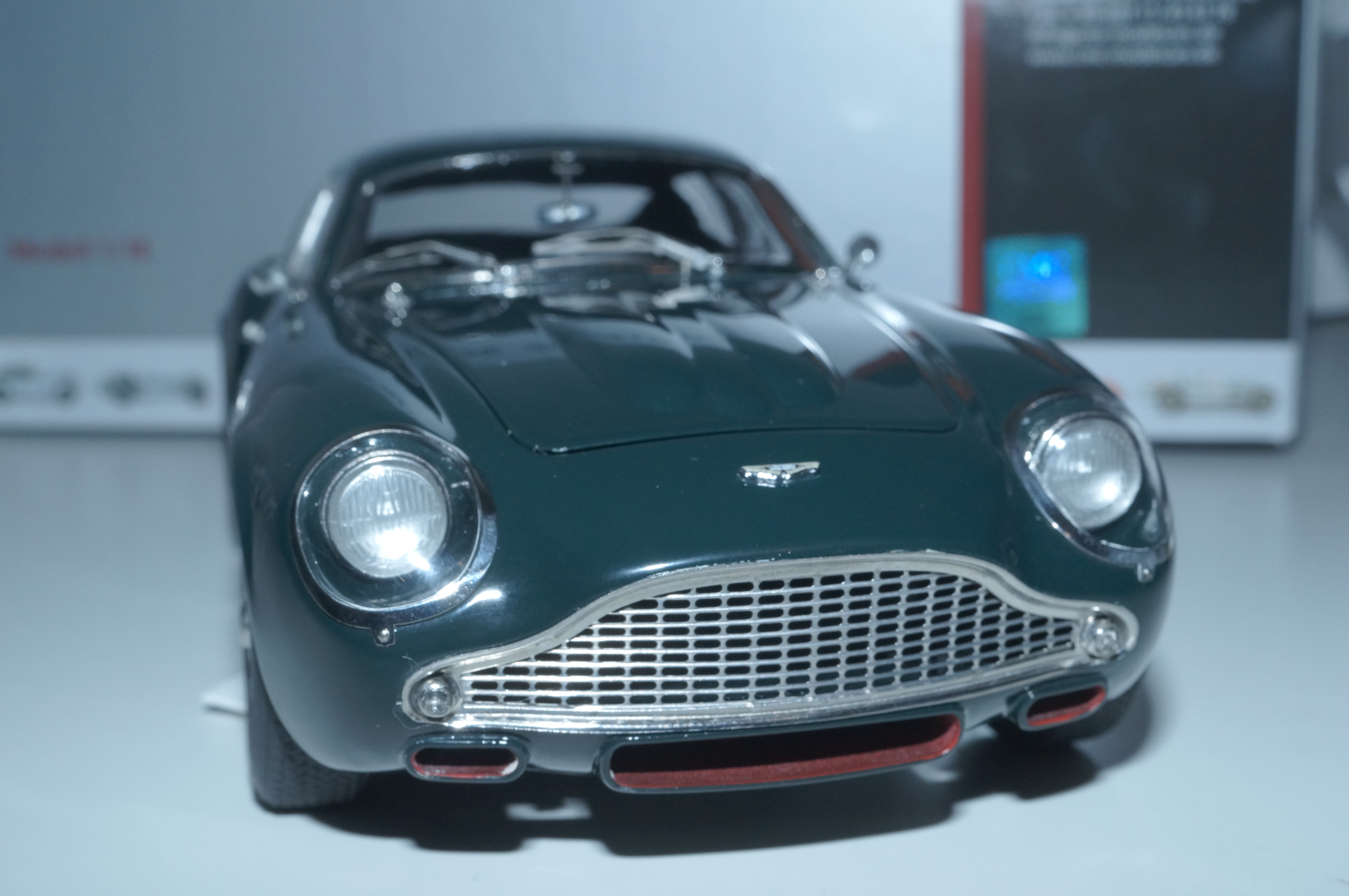 Aston Martin DB4 GT Zagato 'Goodwood green' CMC M-150 PRE-OWNED