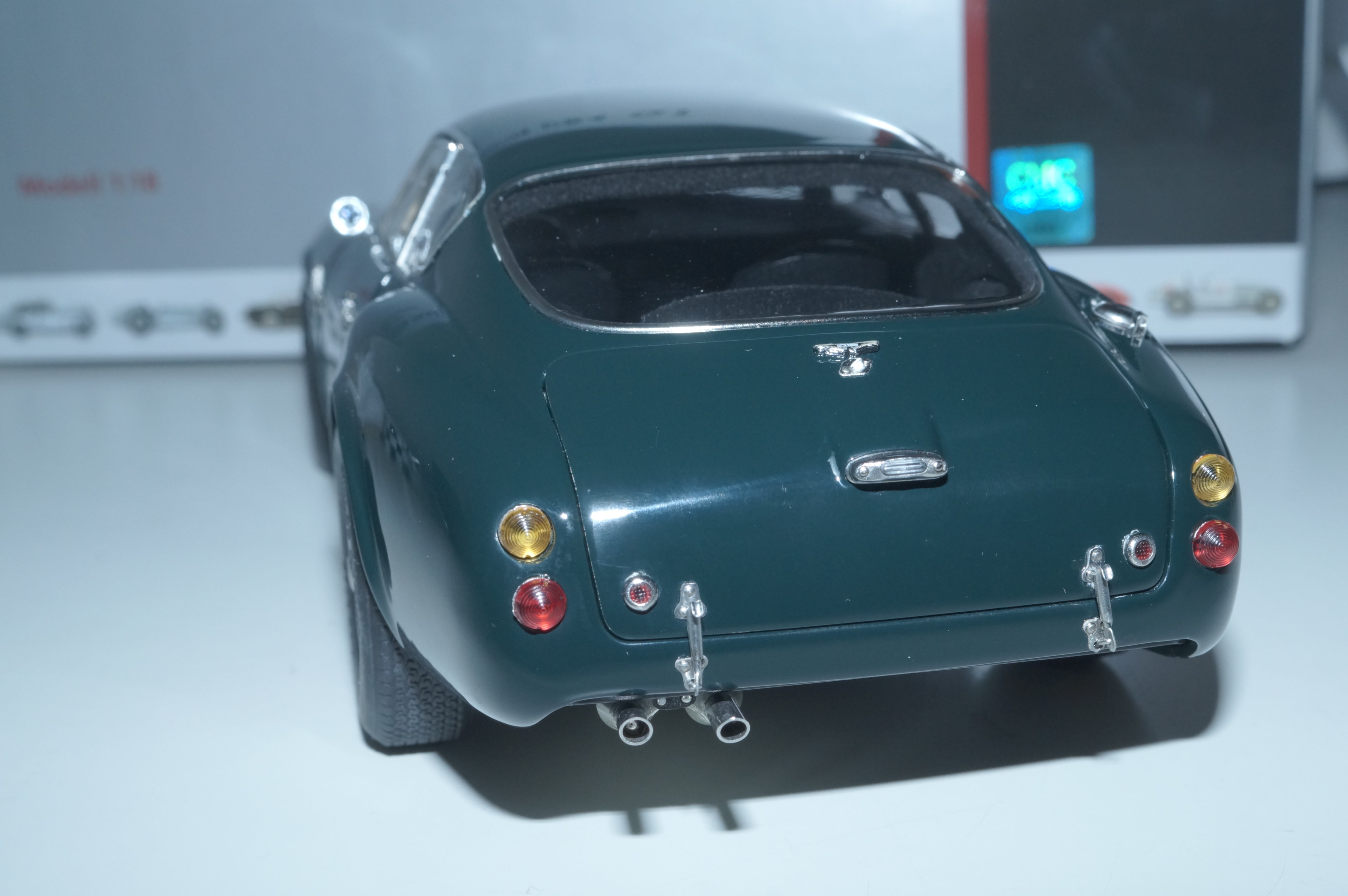 Aston Martin DB4 GT Zagato 'Goodwood green' CMC M-150 PRE-OWNED