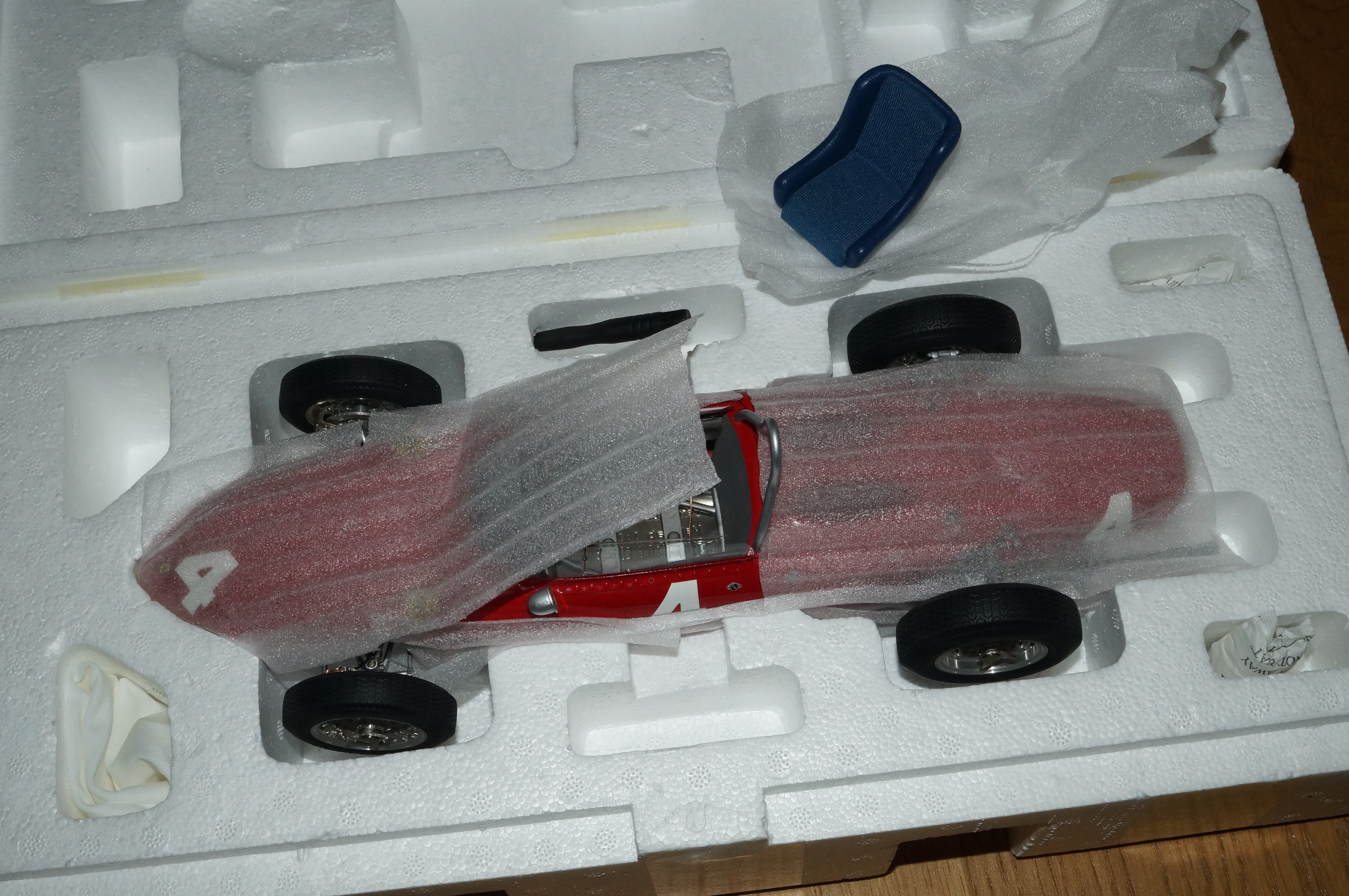 1/12 Ferrari Dino 156 F1 Sharknose #4 PHILL CMC C-007 aus Vorbesitz