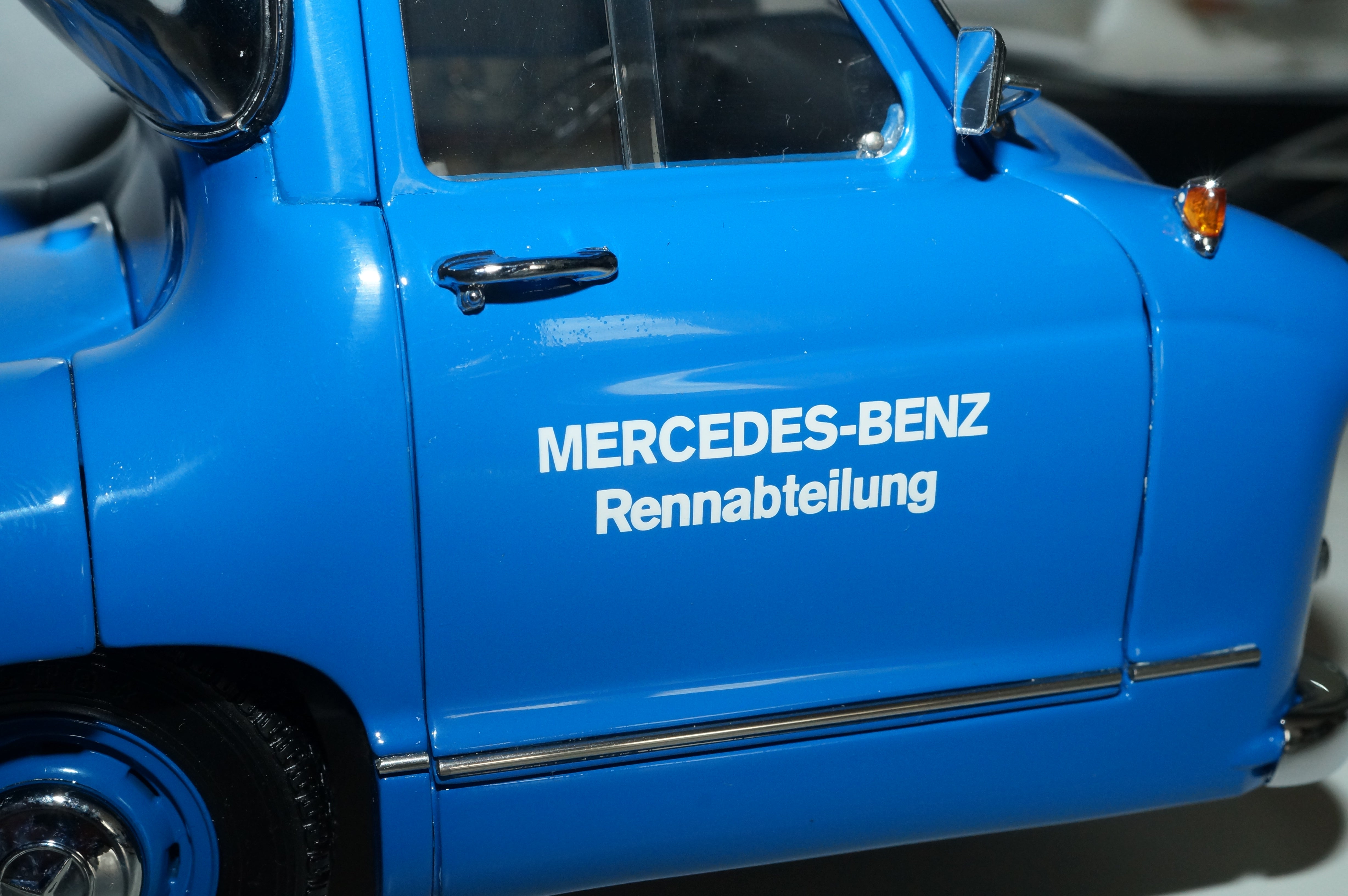 1/18 Mercedes-Benz Renntransporter Das blaue Wunder CMC M-036 - aus Vorbesitz