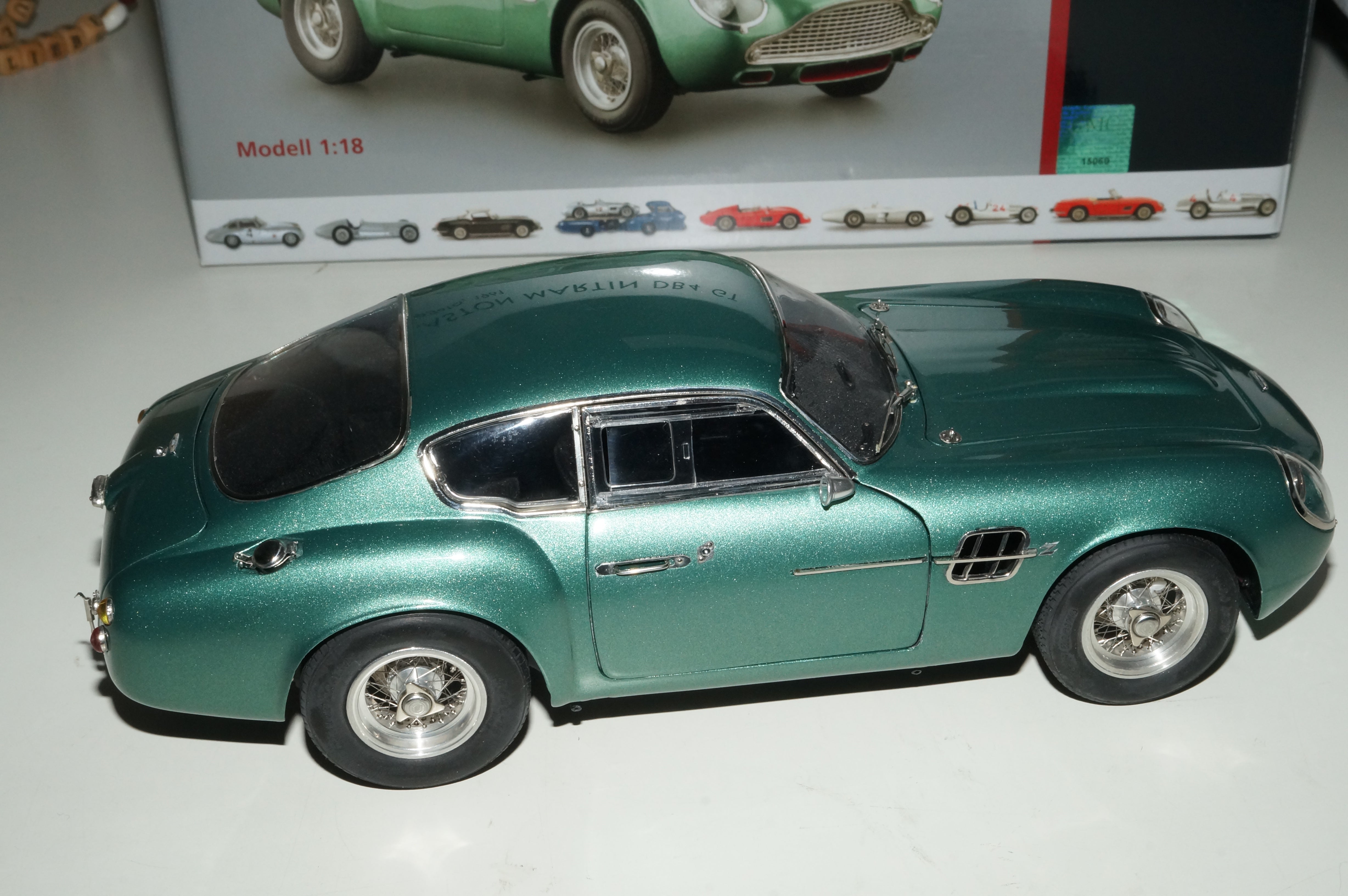 Aston Martin DB4 GT Zagato CMC M-132 -pre-owned