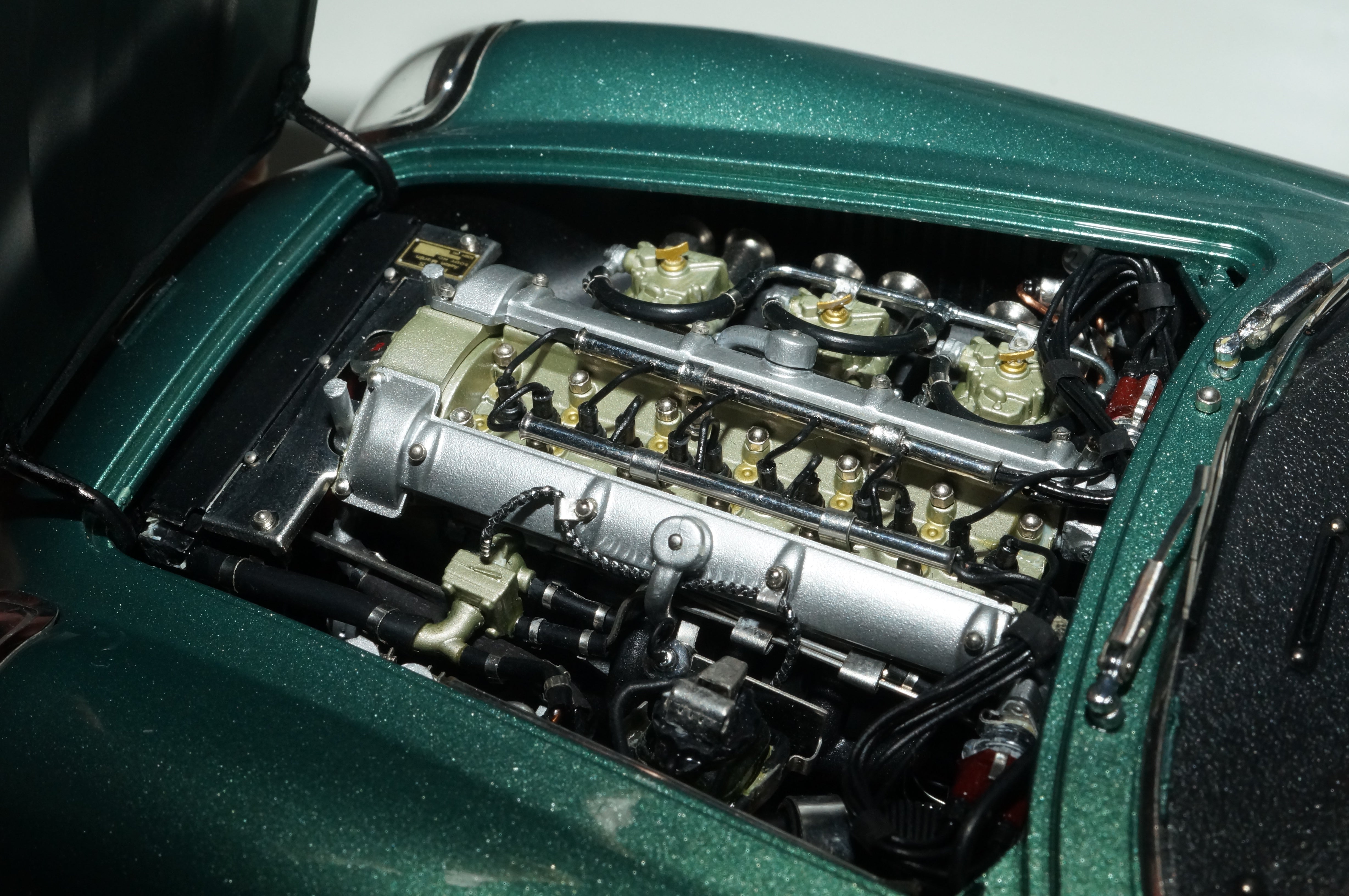 Aston Martin DB4 GT Zagato CMC M-132 -pre-owned