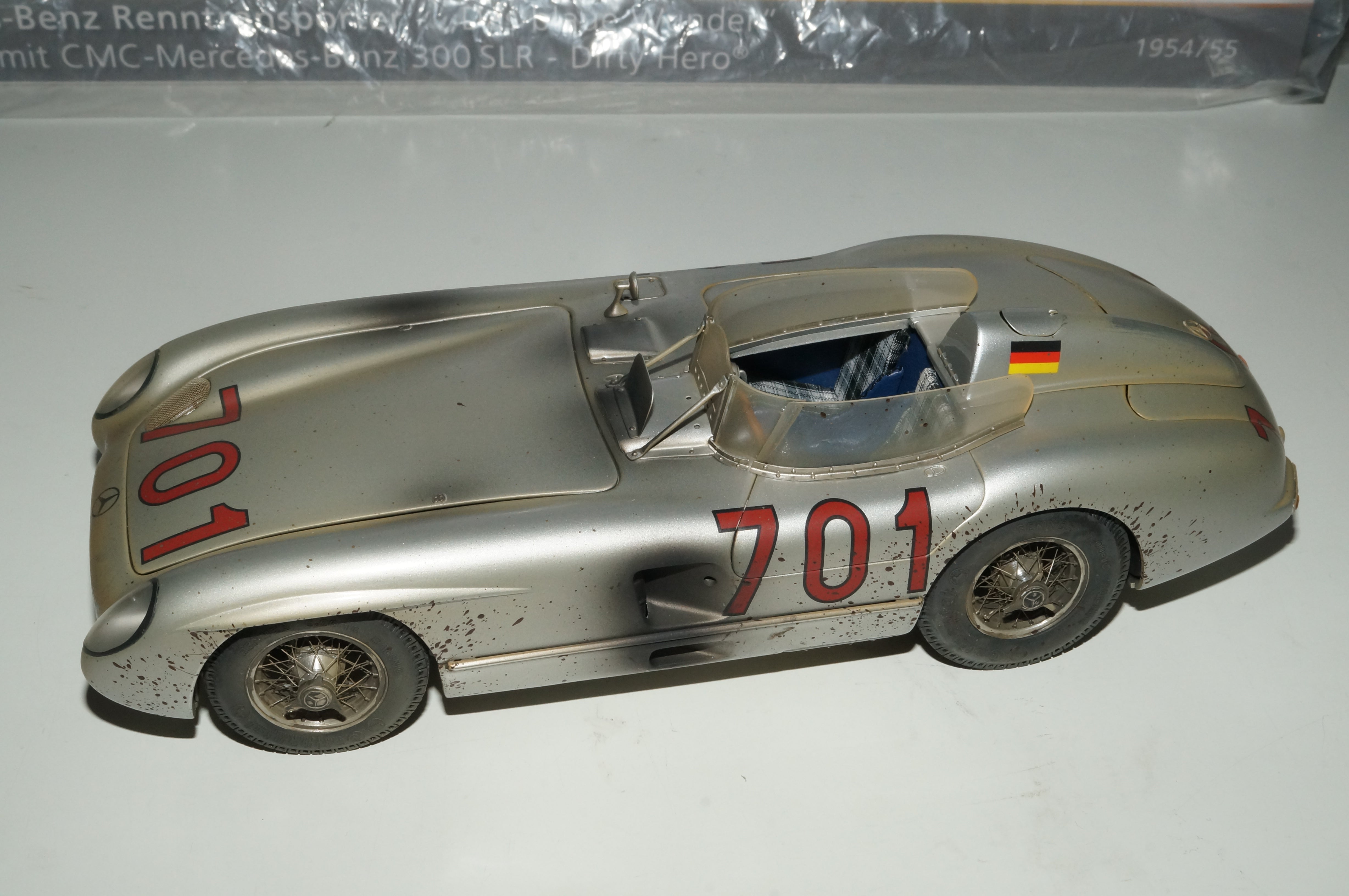Mercedes-Benz Renntransporter mit 300 SLR #701 Dirty Hero CMC M-163 pre-owned