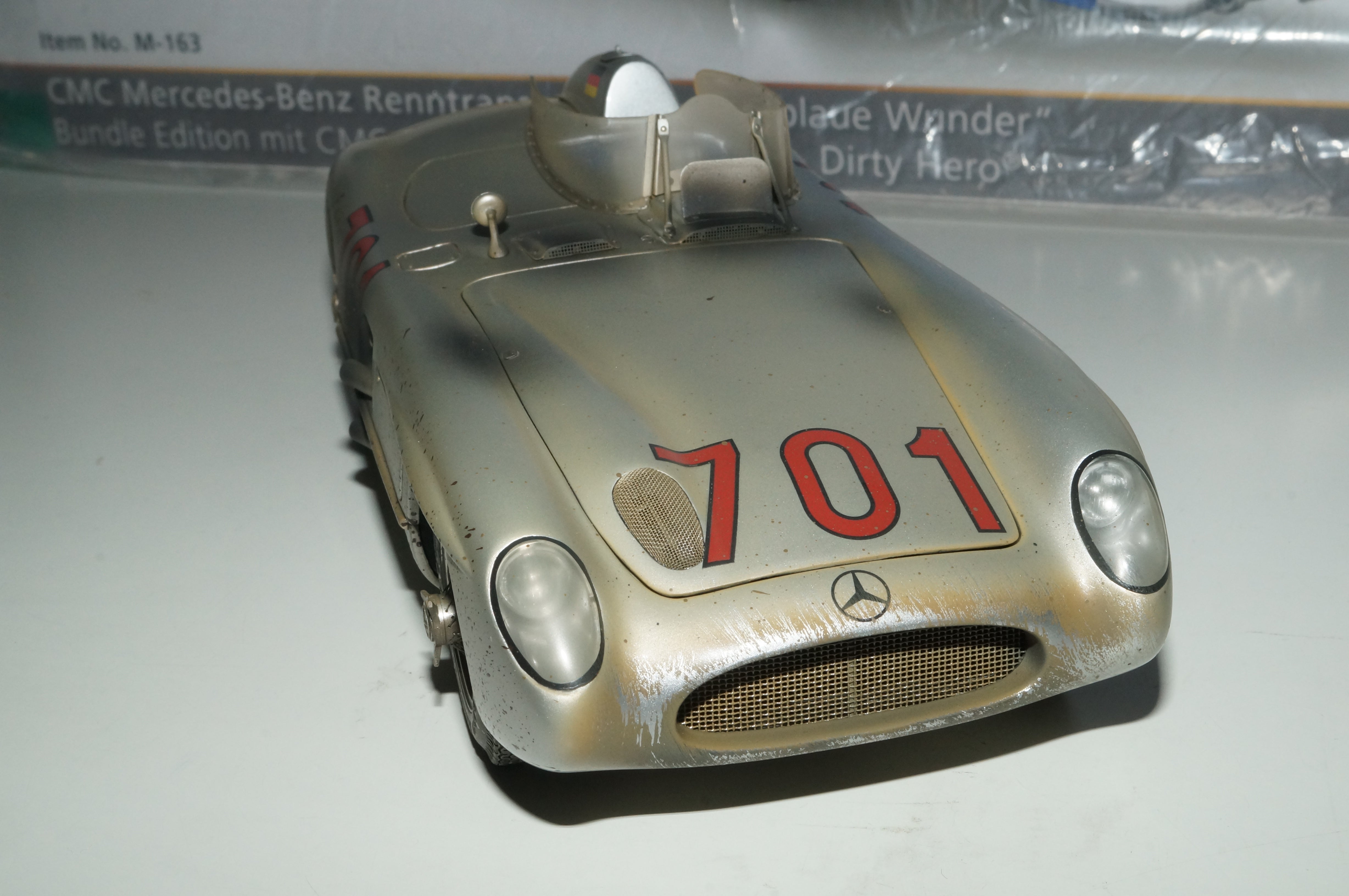 Mercedes-Benz Renntransporter mit 300 SLR #701 Dirty Hero CMC M-163 pre-owned