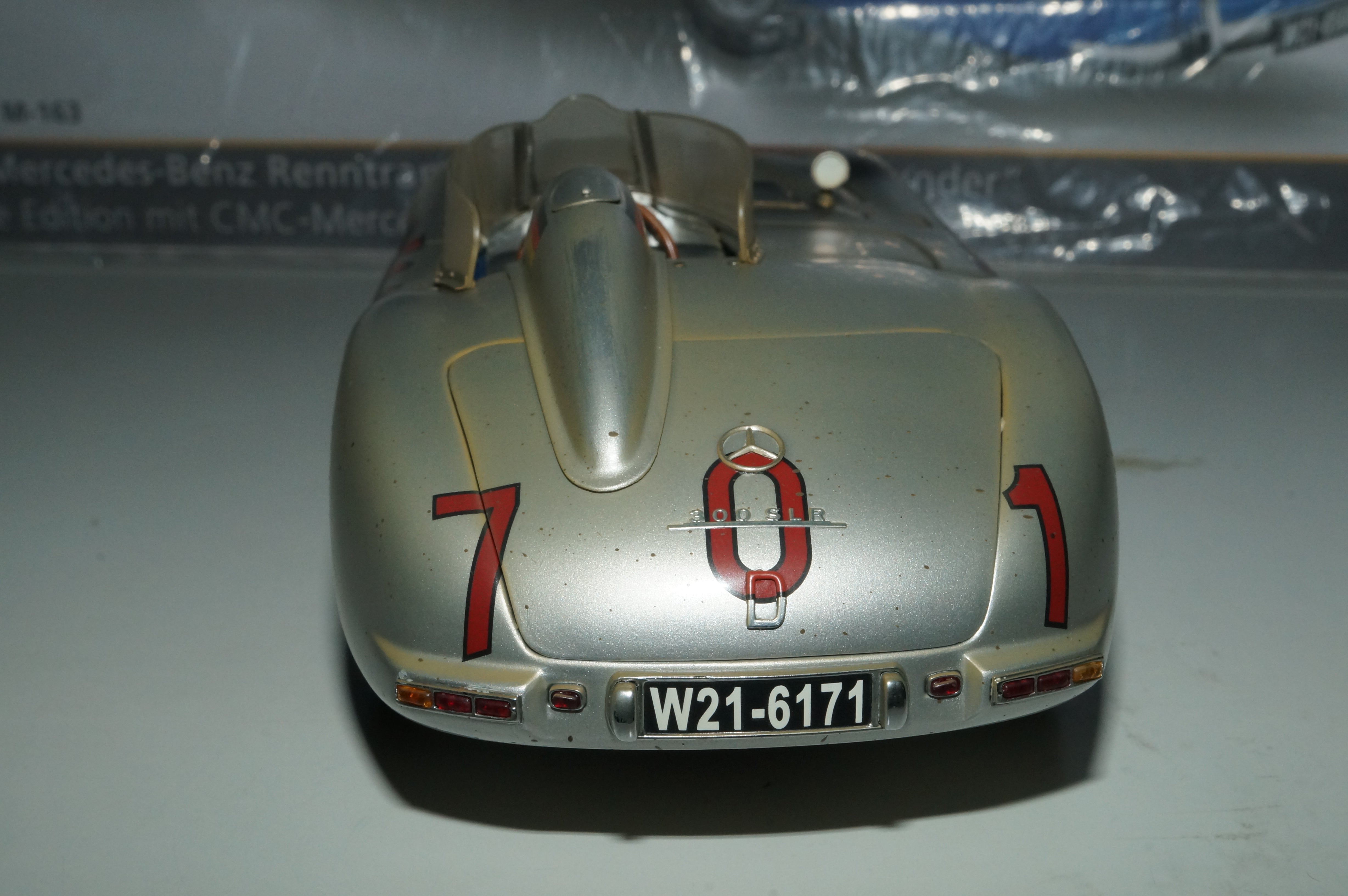 Mercedes-Benz Renntransporter mit 300 SLR #701 Dirty Hero CMC M-163 pre-owned