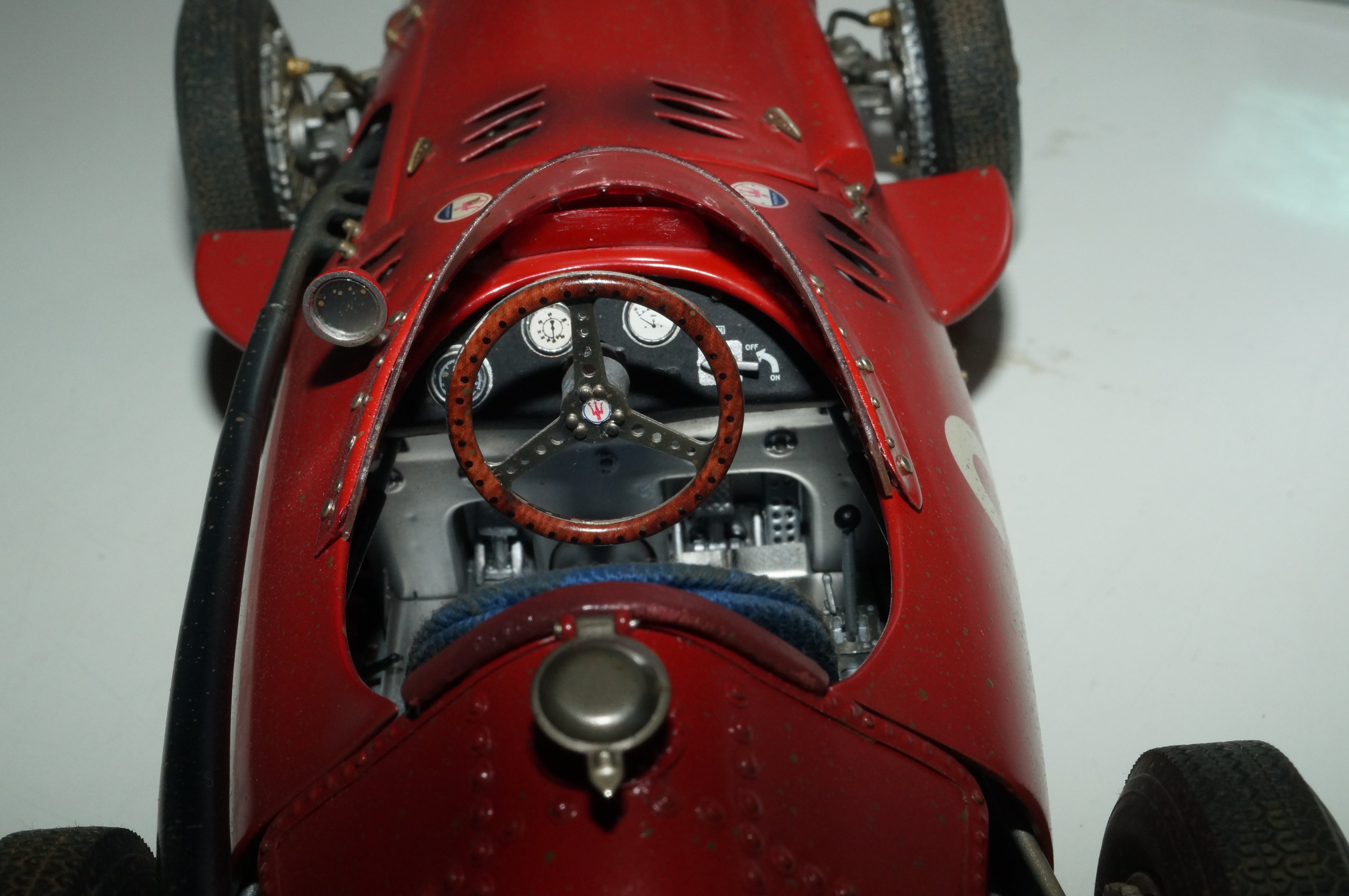 Maserati 250F #2 Dirty Hero collectors edition 20 Jahre CMC M-148 LE 1000 pcs -pre-owned AA491