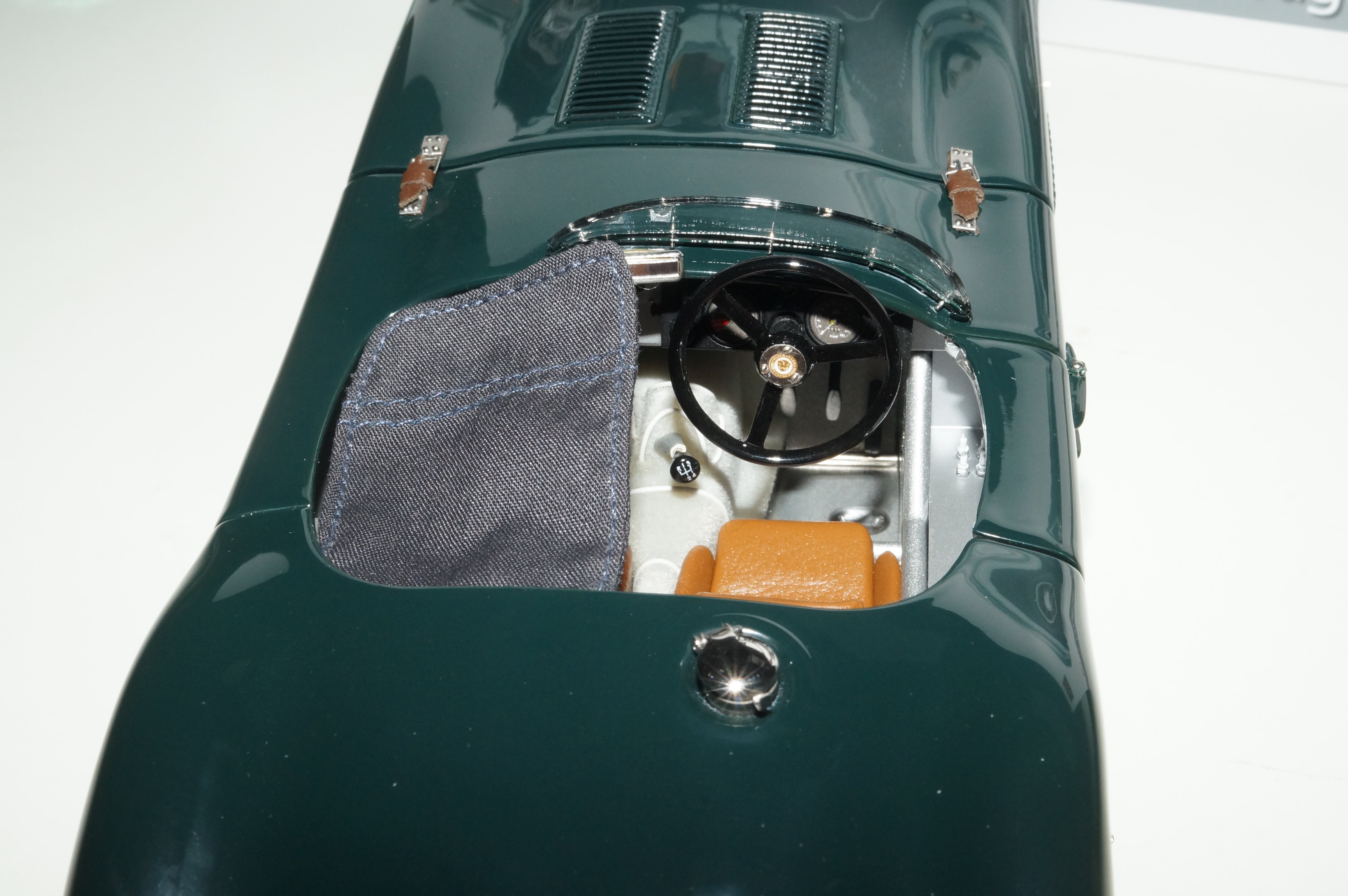 Jaguar C-Type British Racing Green 1952 CMC M-191 -pre-owned