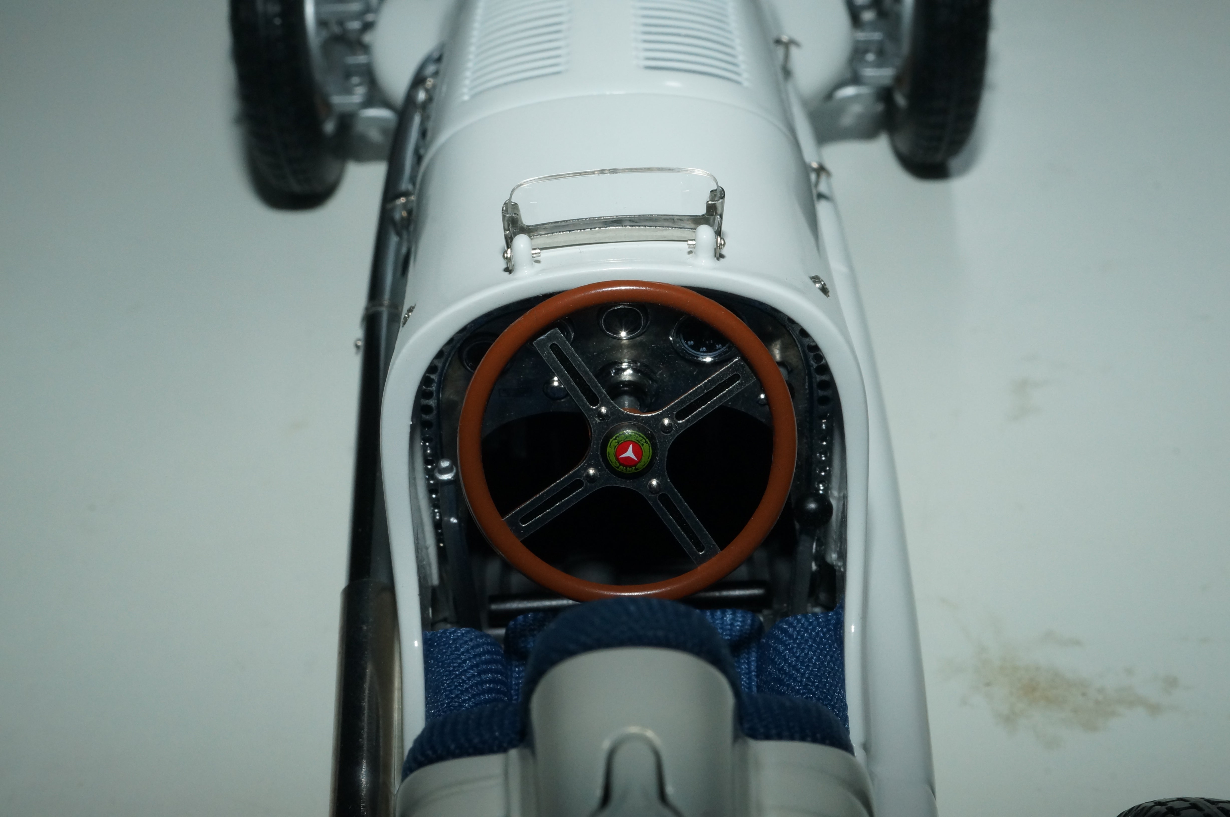 Mercedes-Benz W25 Ein Mythos in weiß CMC M-065 -pre-owned