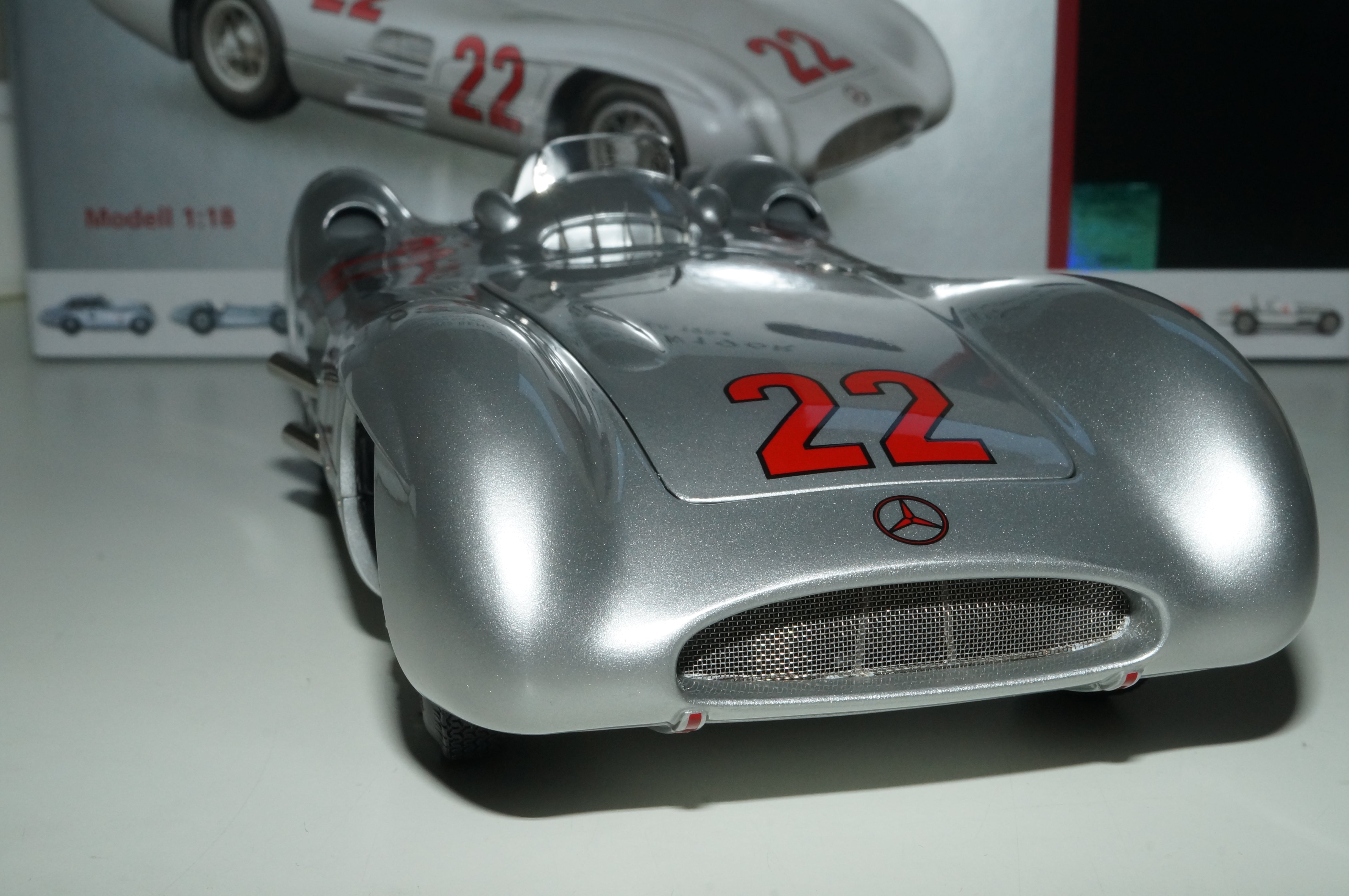 Mercedes-Benz W196R #22 H.Herrmann CMC M-128C LE 1.000 Stück -pre-owned-