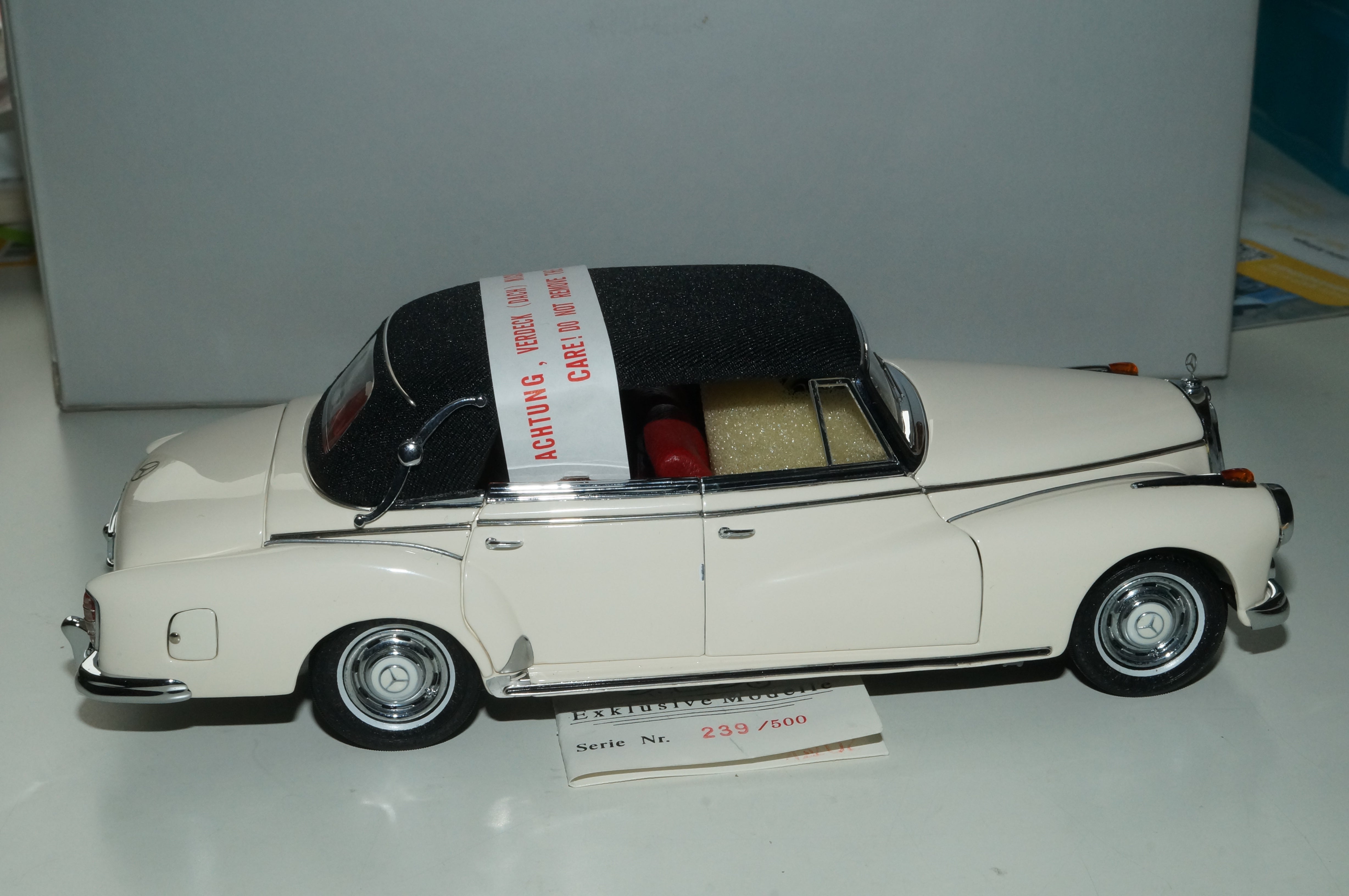 1/24 Mercedes-Benz 300d Adenauer cream, Limited Edition 239/500 für Mercedes CMC M-026A