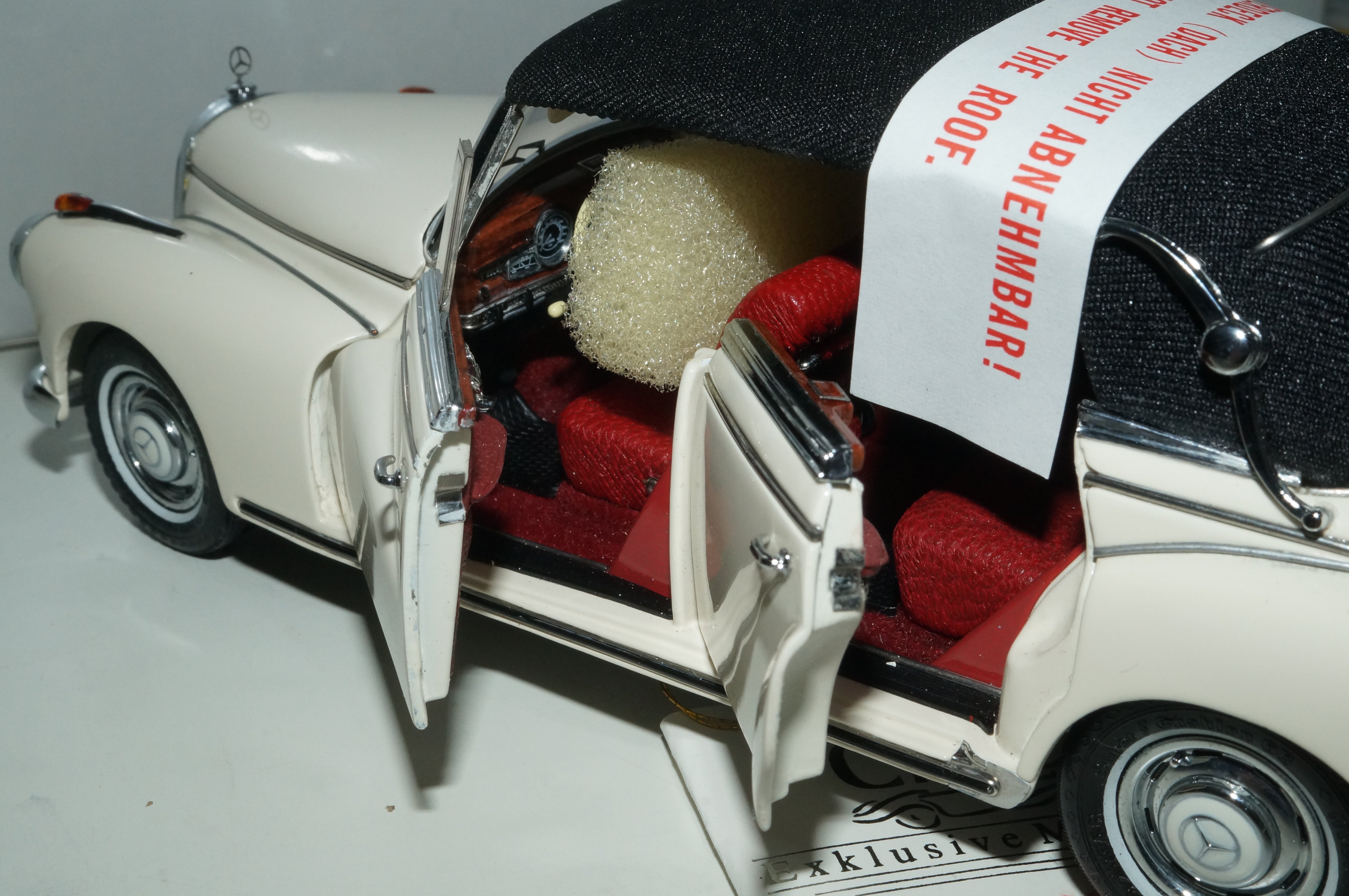 1/24 Mercedes-Benz 300d Adenauer cream, Limited Edition 239/500 für Mercedes CMC M-026A