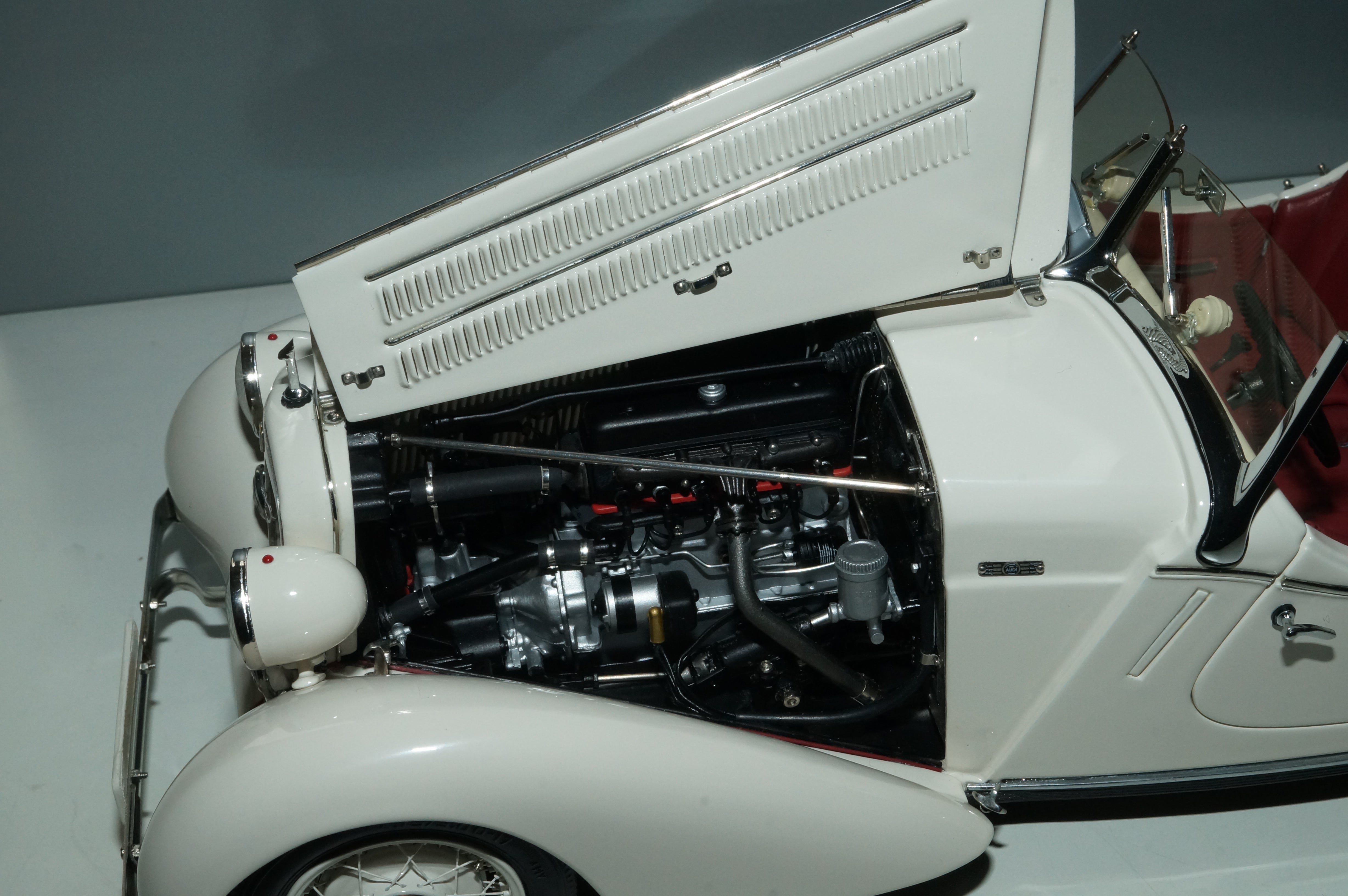 Audi Front 225 Roadster weiss CMC M-075 limitiert auf 1000 Stück - aus Vorbesitz