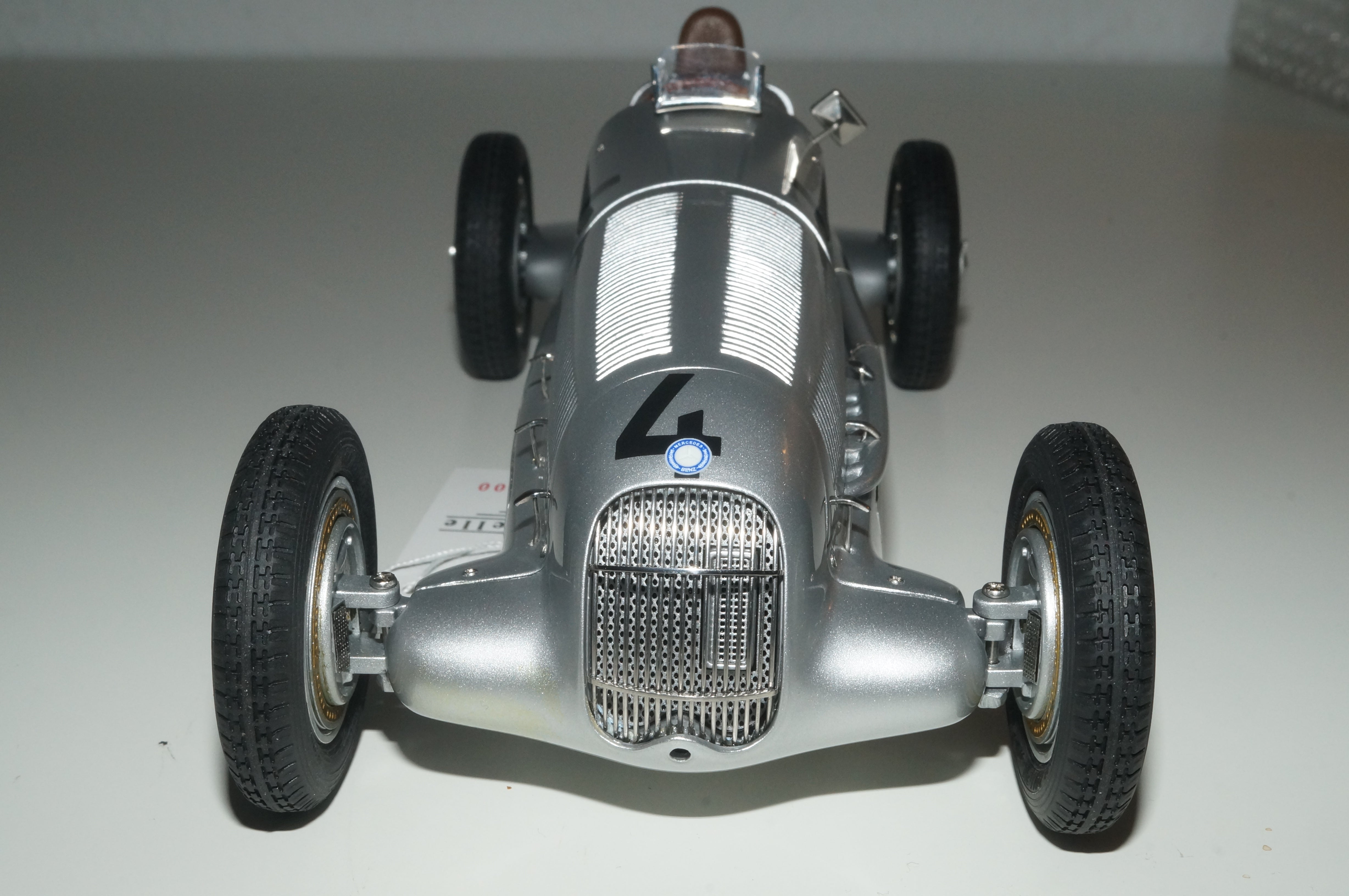 Mercedes-Benz W25 #4 Fagioli SCHWARZE STARTNUMMER CMC M-104