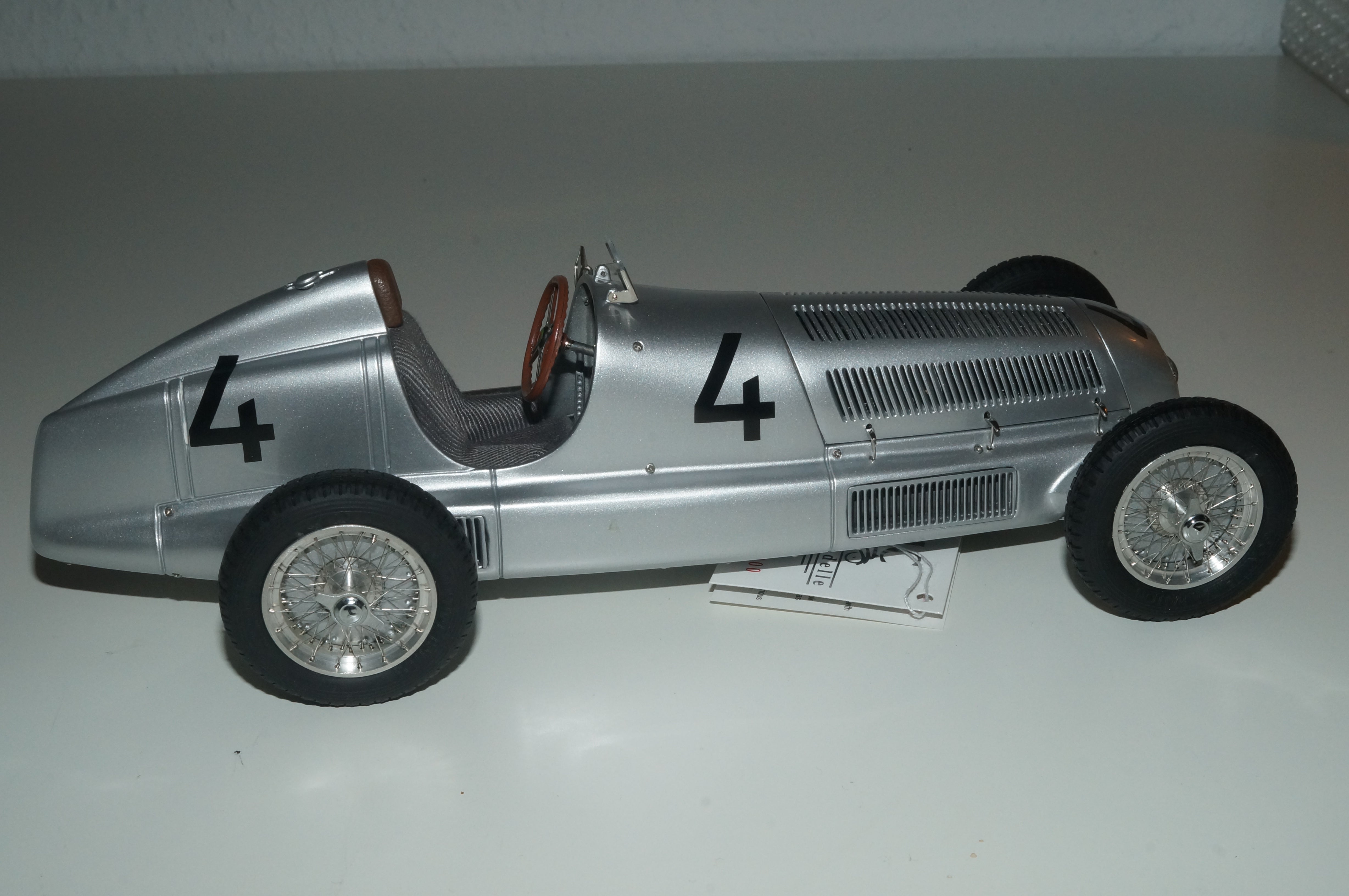 Mercedes-Benz W25 #4 Fagioli SCHWARZE STARTNUMMER CMC M-104