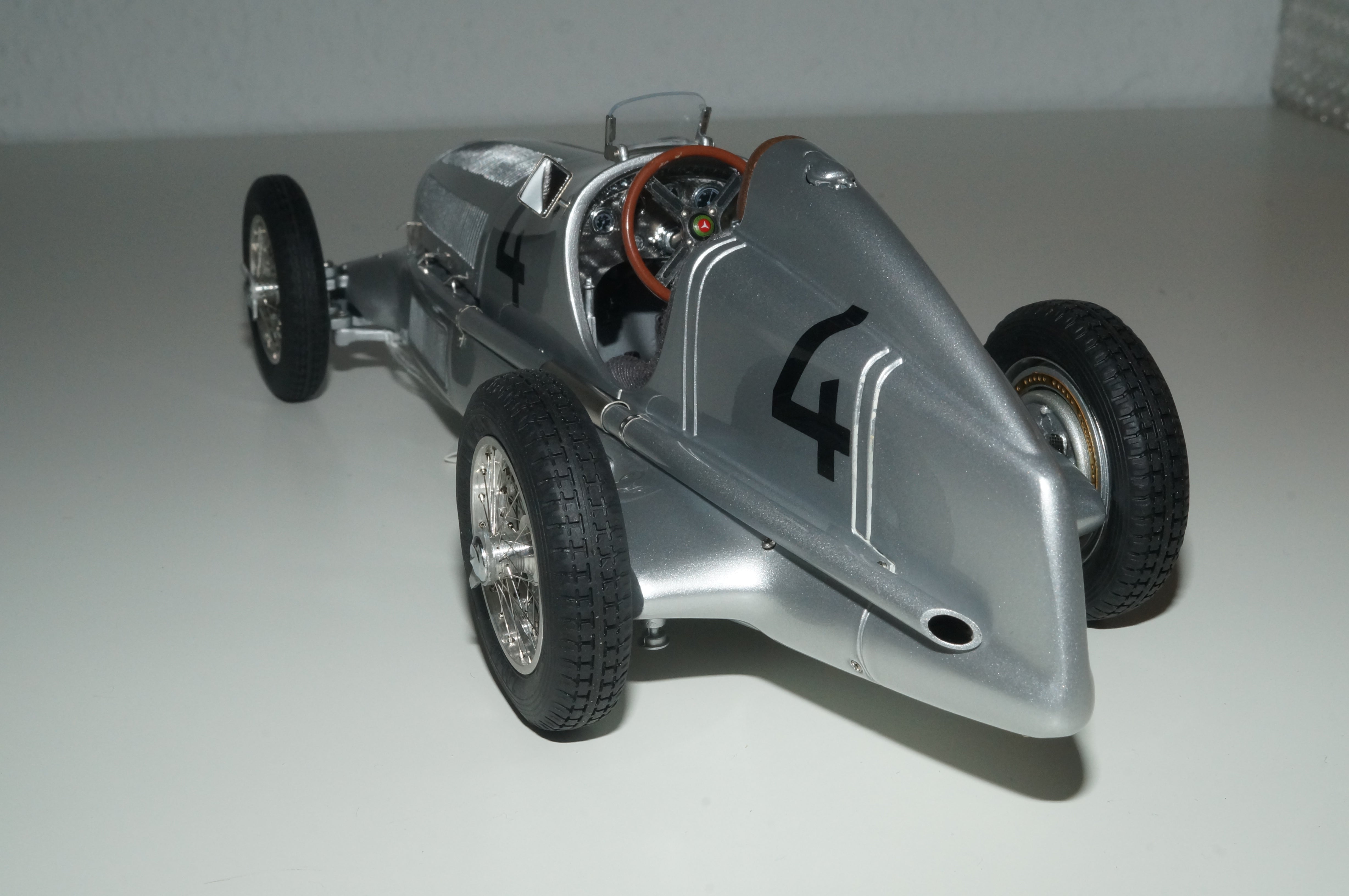 Mercedes-Benz W25 #4 Fagioli SCHWARZE STARTNUMMER CMC M-104