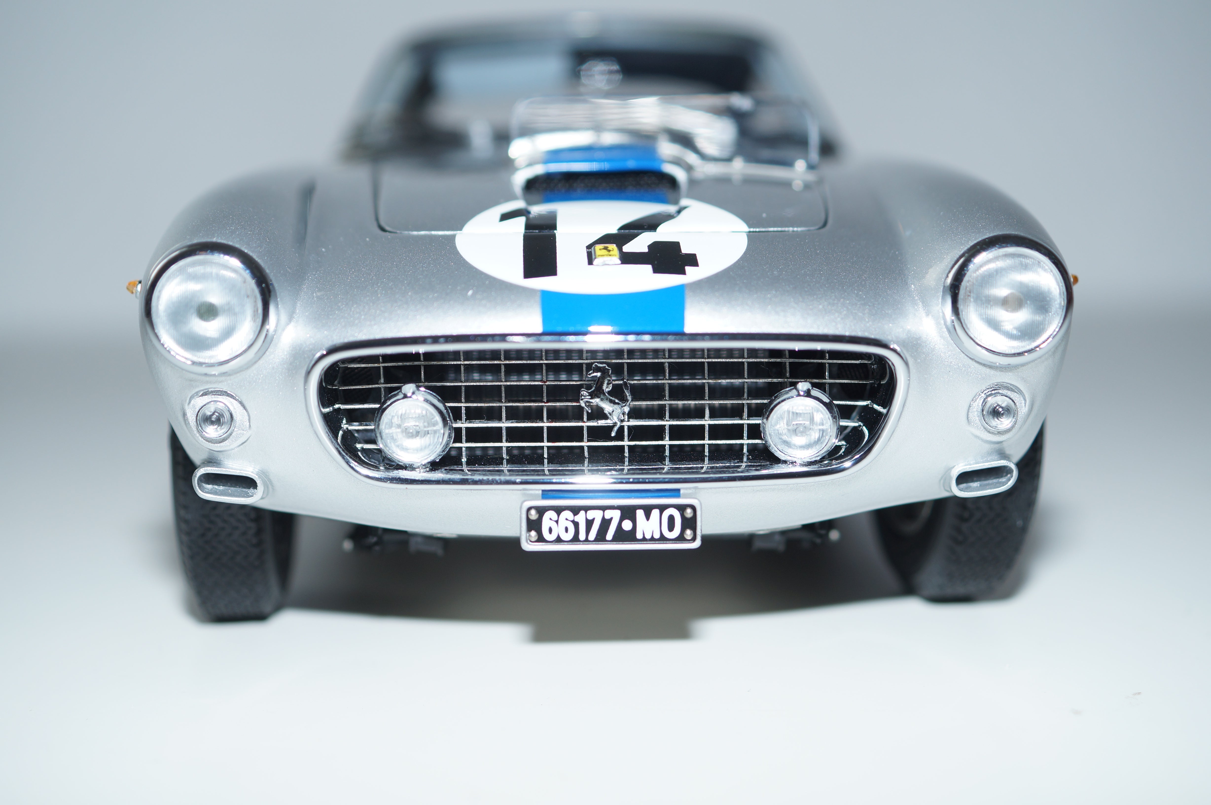 Ferrari 250 GT SWB Competizione #14 24H Le Mans 1961 CMC M-079 aus Vorbesitz