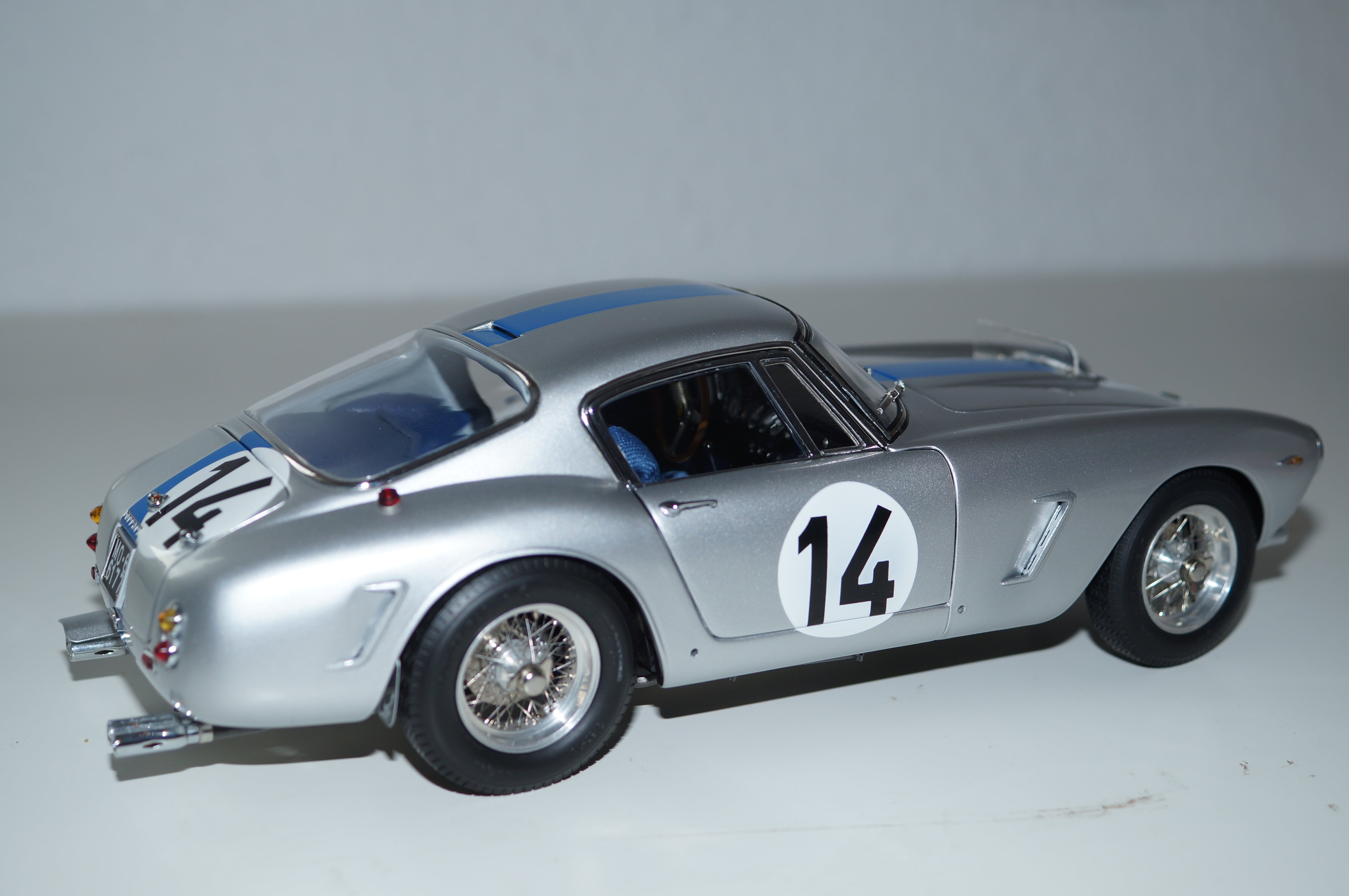 Ferrari 250 GT SWB Competizione #14 24H Le Mans 1961 CMC M-079 aus Vorbesitz