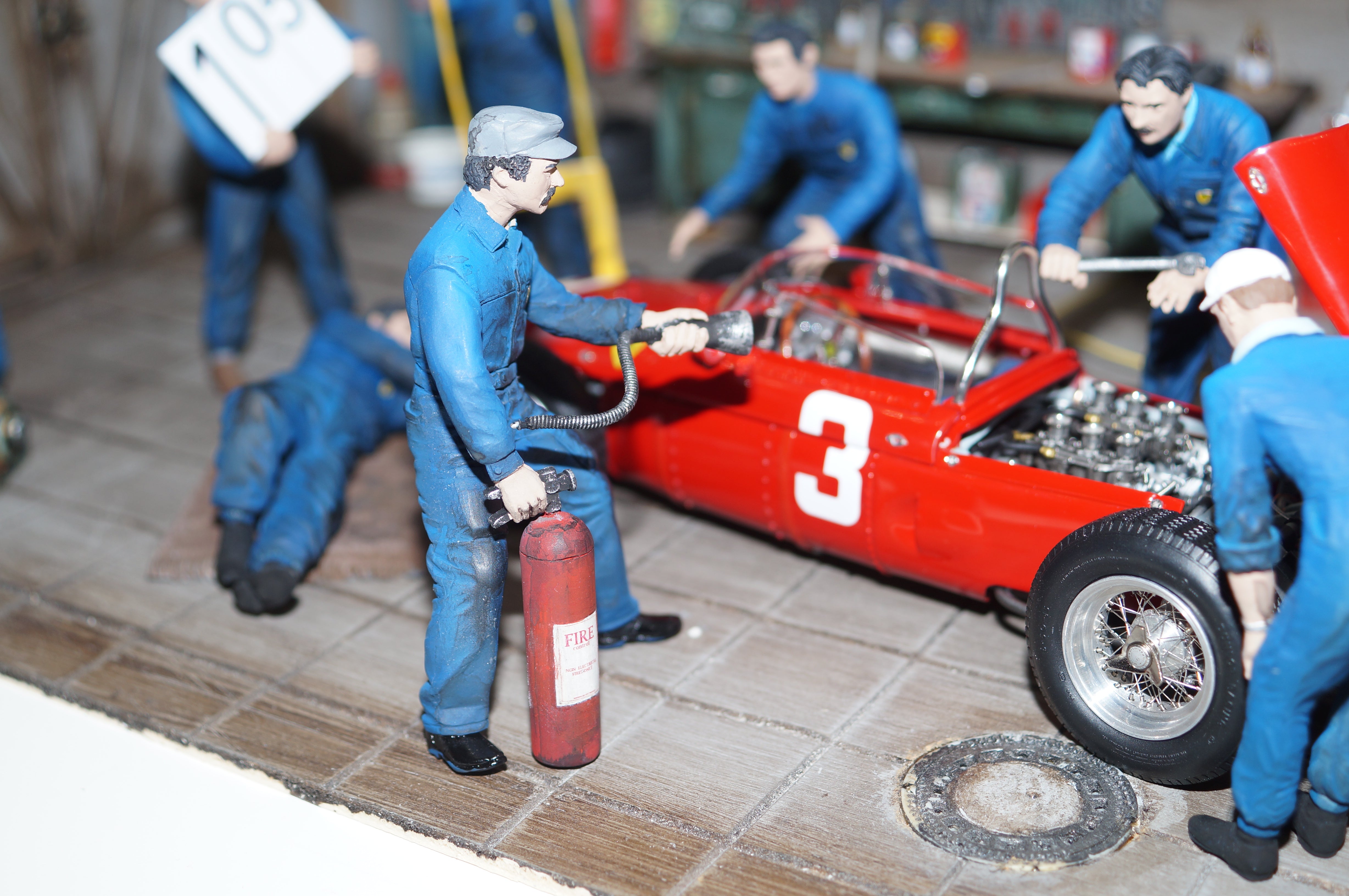 1/18 Boxencrew Ferrari BLAUE OVERRALLS von SF Scale Figures - Handarbeit-