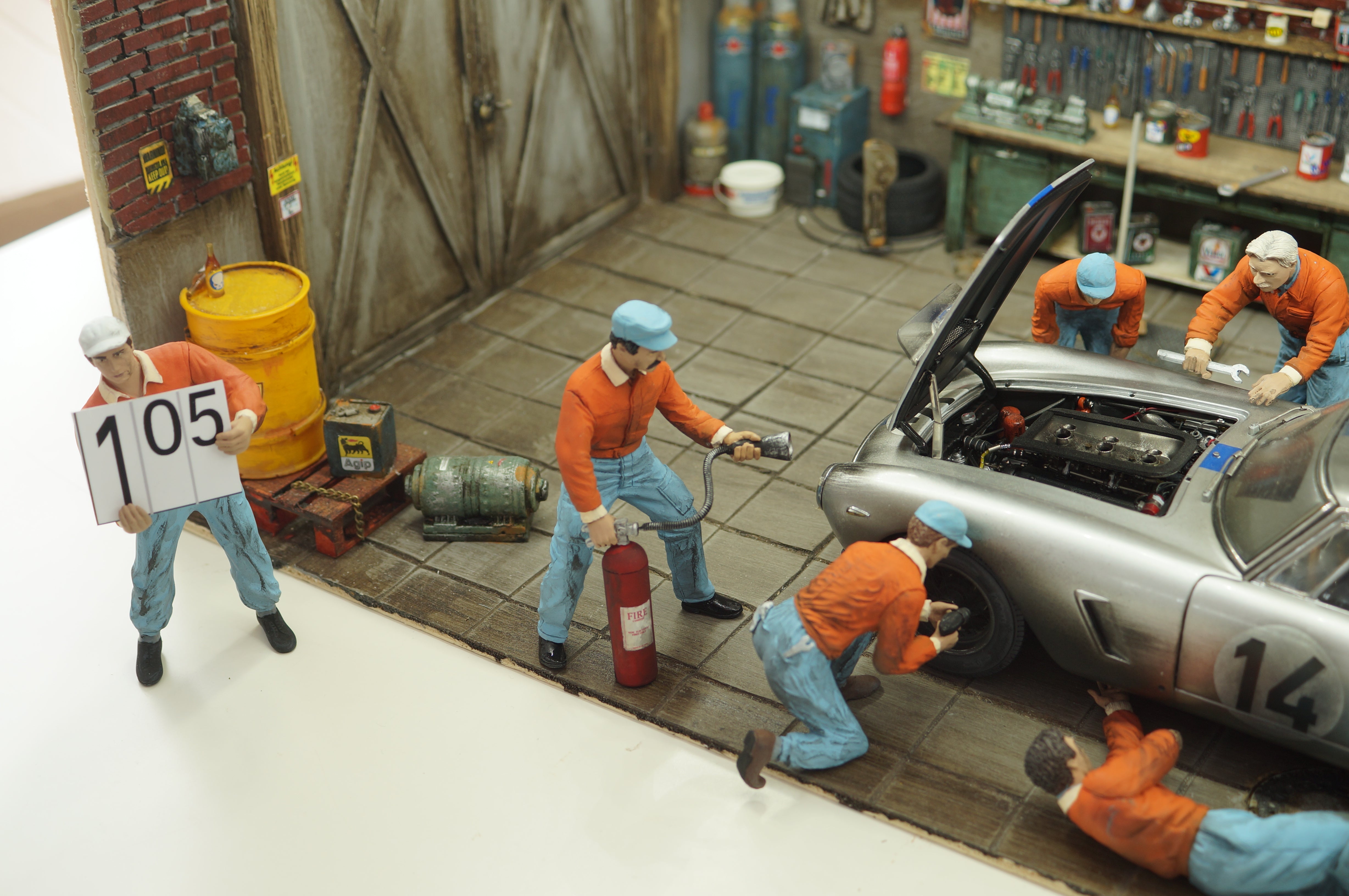 1/18 Boxencrew GULF-PORSCHE von SF Scale Figures - Handarbeit