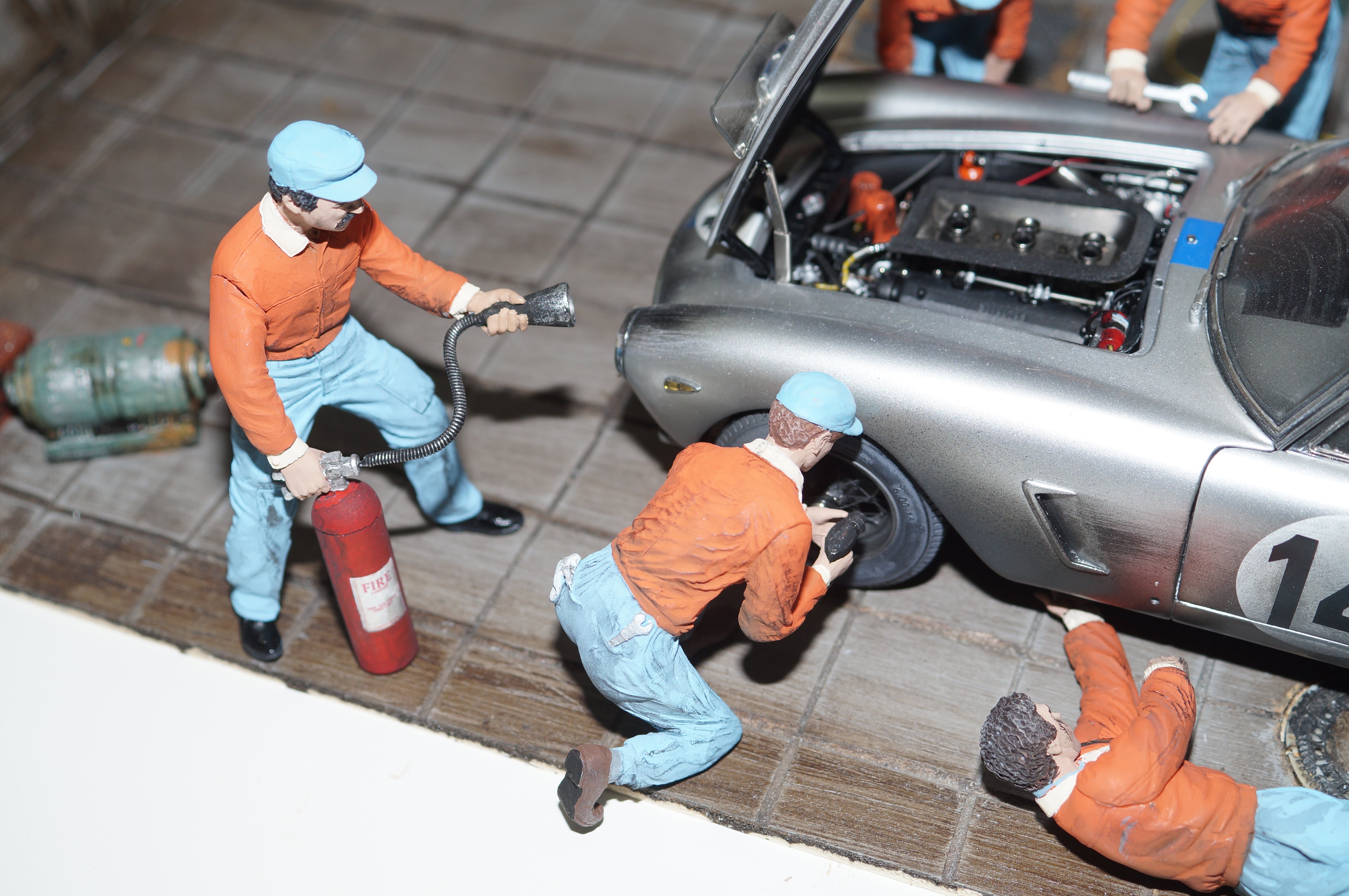 1/18 Boxencrew GULF-PORSCHE von SF Scale Figures - Handarbeit