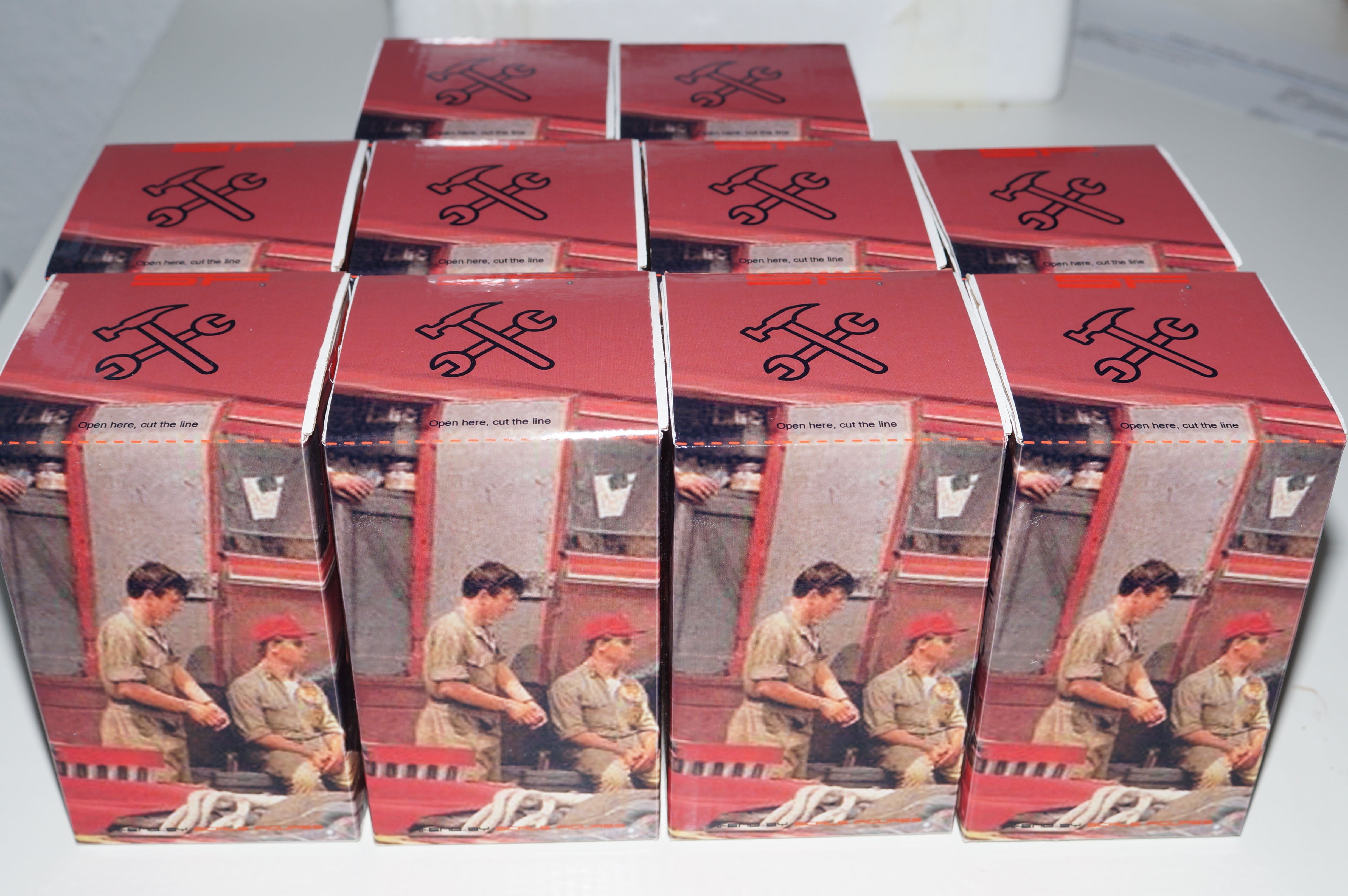 1/18 Boxencrew Ferrari BRAUNE OVERALLS von SF Scale Figures - Handarbeit-