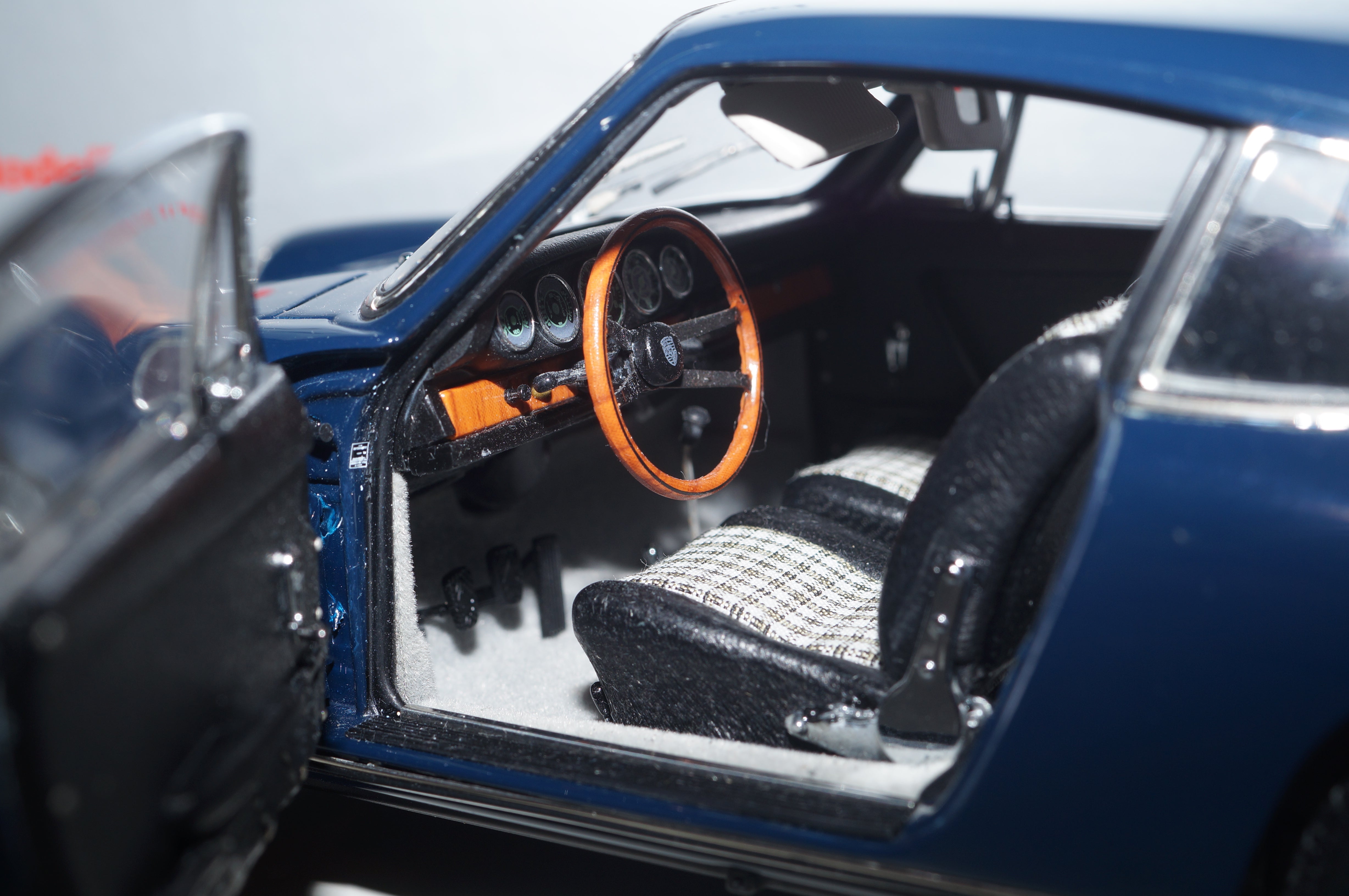 Porsche 901 Coupe Bali Blau DEALER EDITION CMC M-067