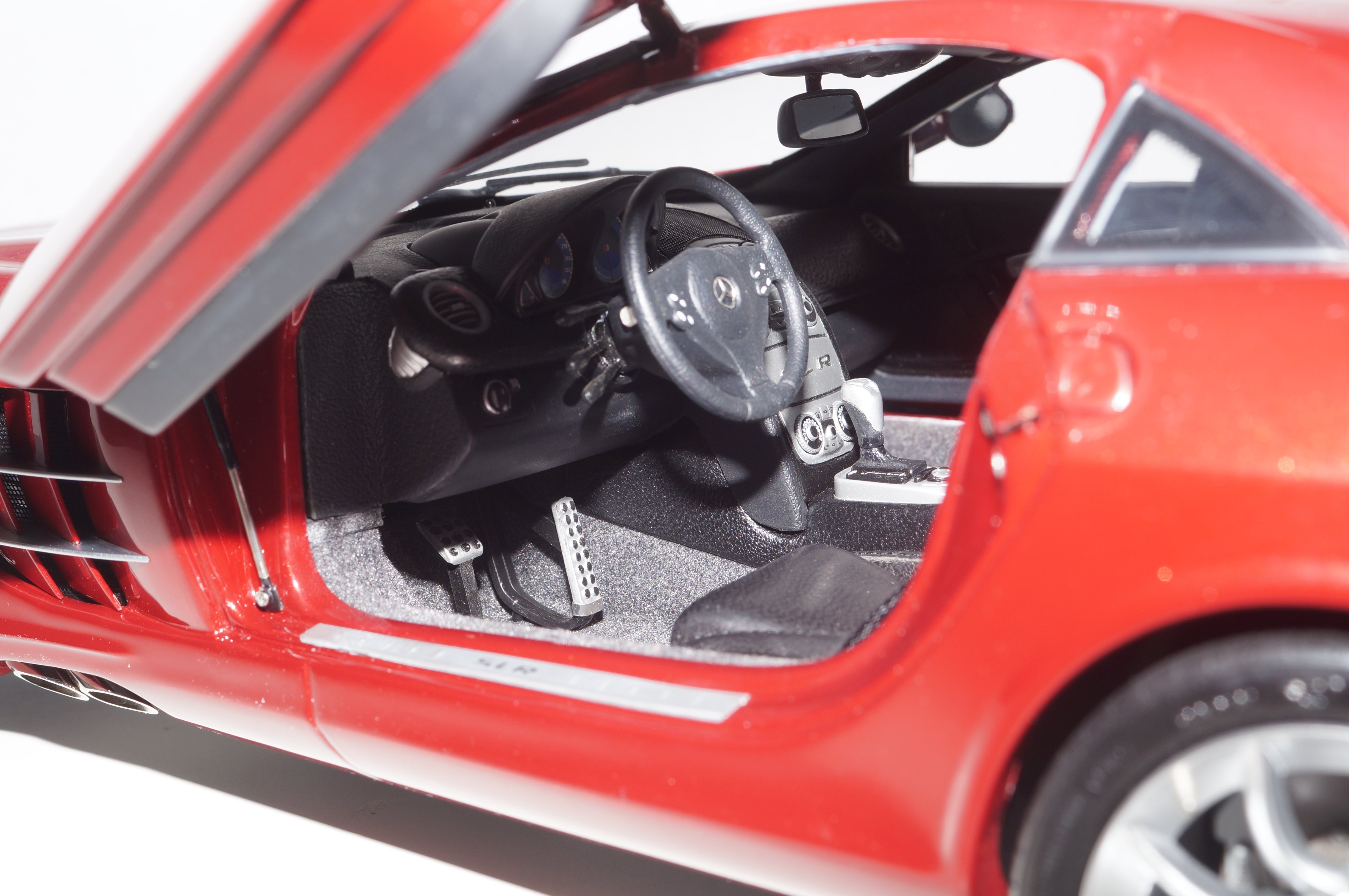 1/12 Mercedes-Benz SLR McLaren 2003 ROT CMC C-006A