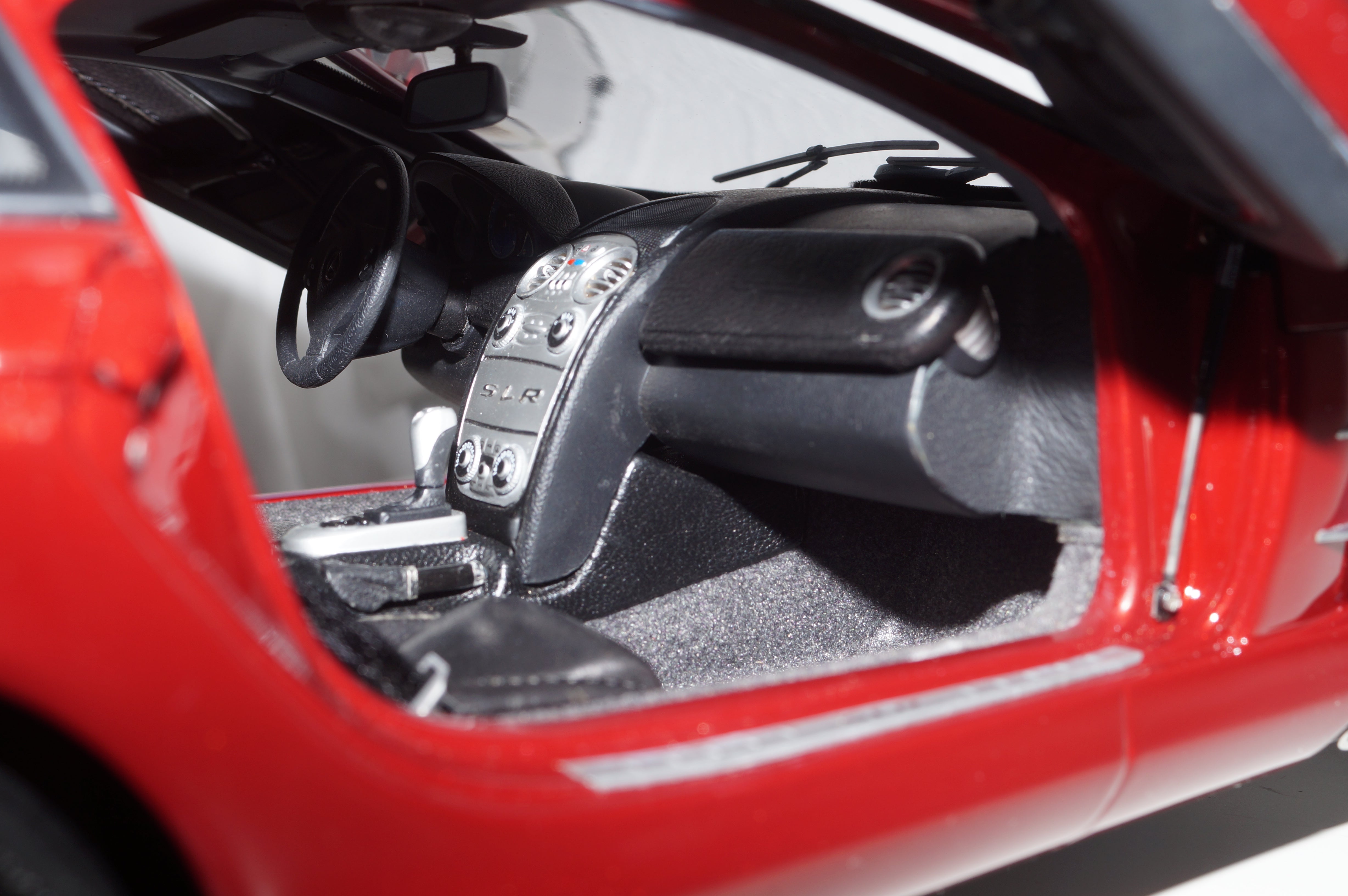 1/12 Mercedes-Benz SLR McLaren 2003 ROT CMC C-006A