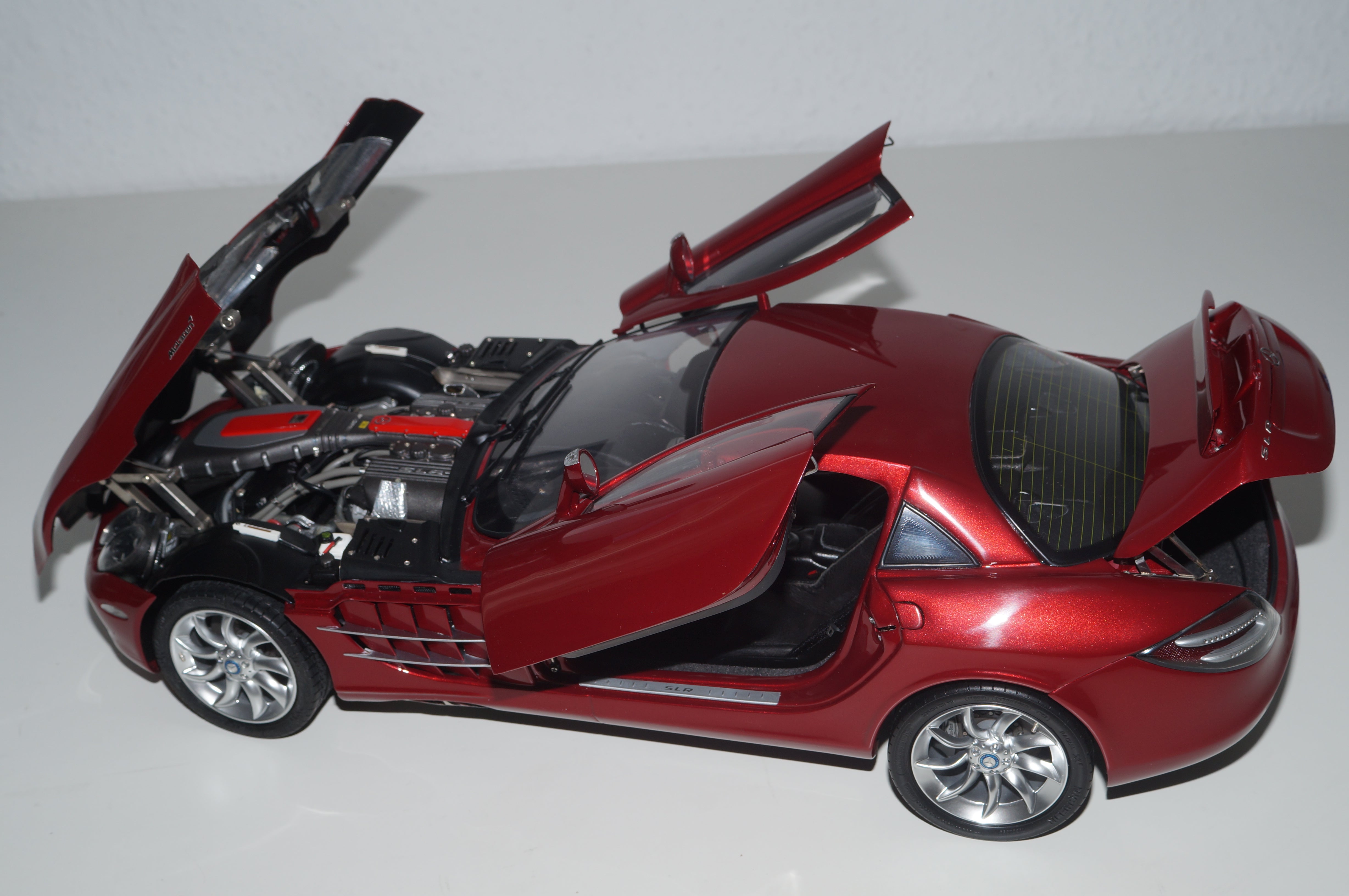 1/12 Mercedes-Benz SLR McLaren 2003 ROT CMC C-006A