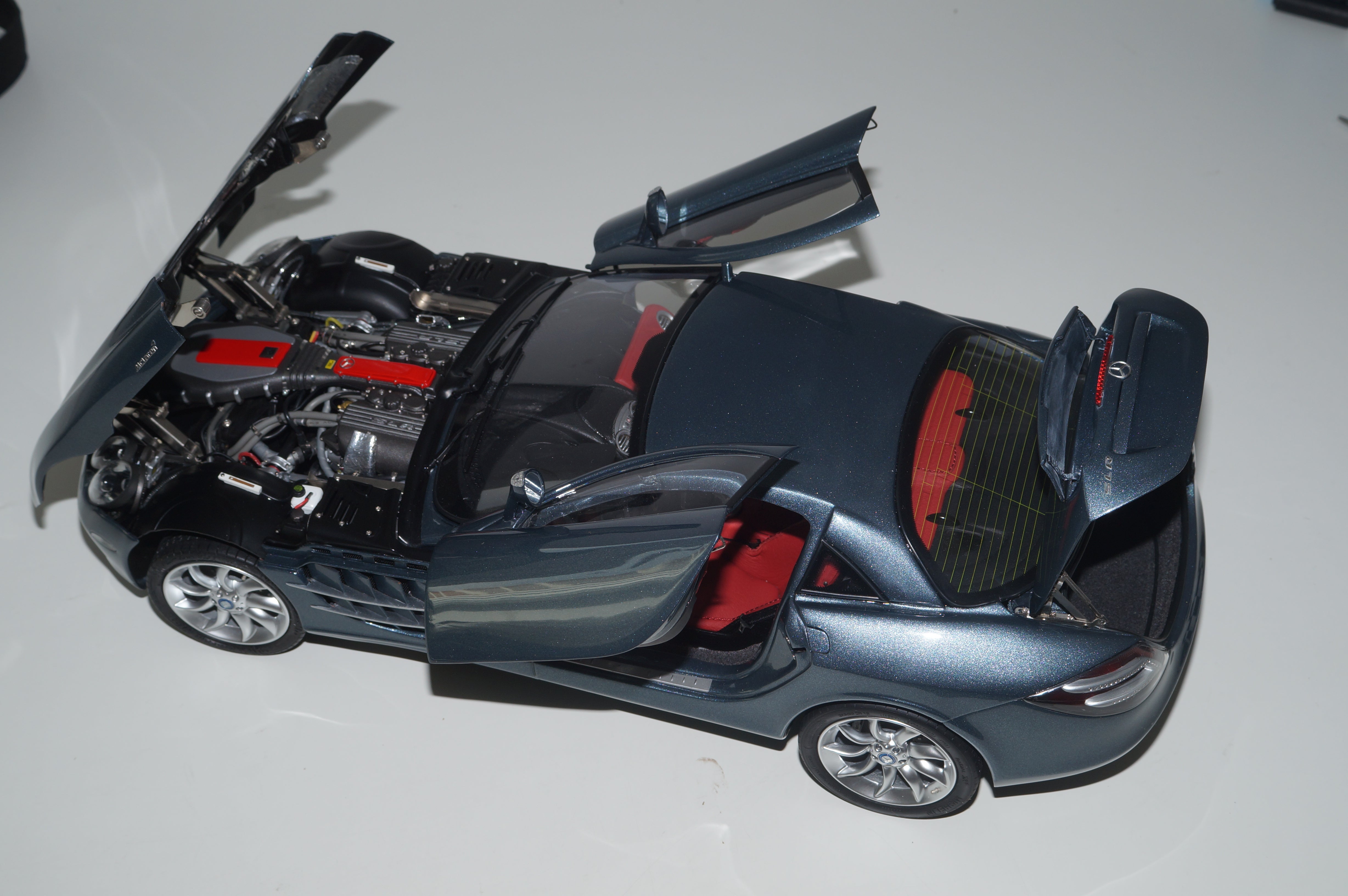1/12 Mercedes-Benz SLR McLaren 2003 GRAU CMC C-006C